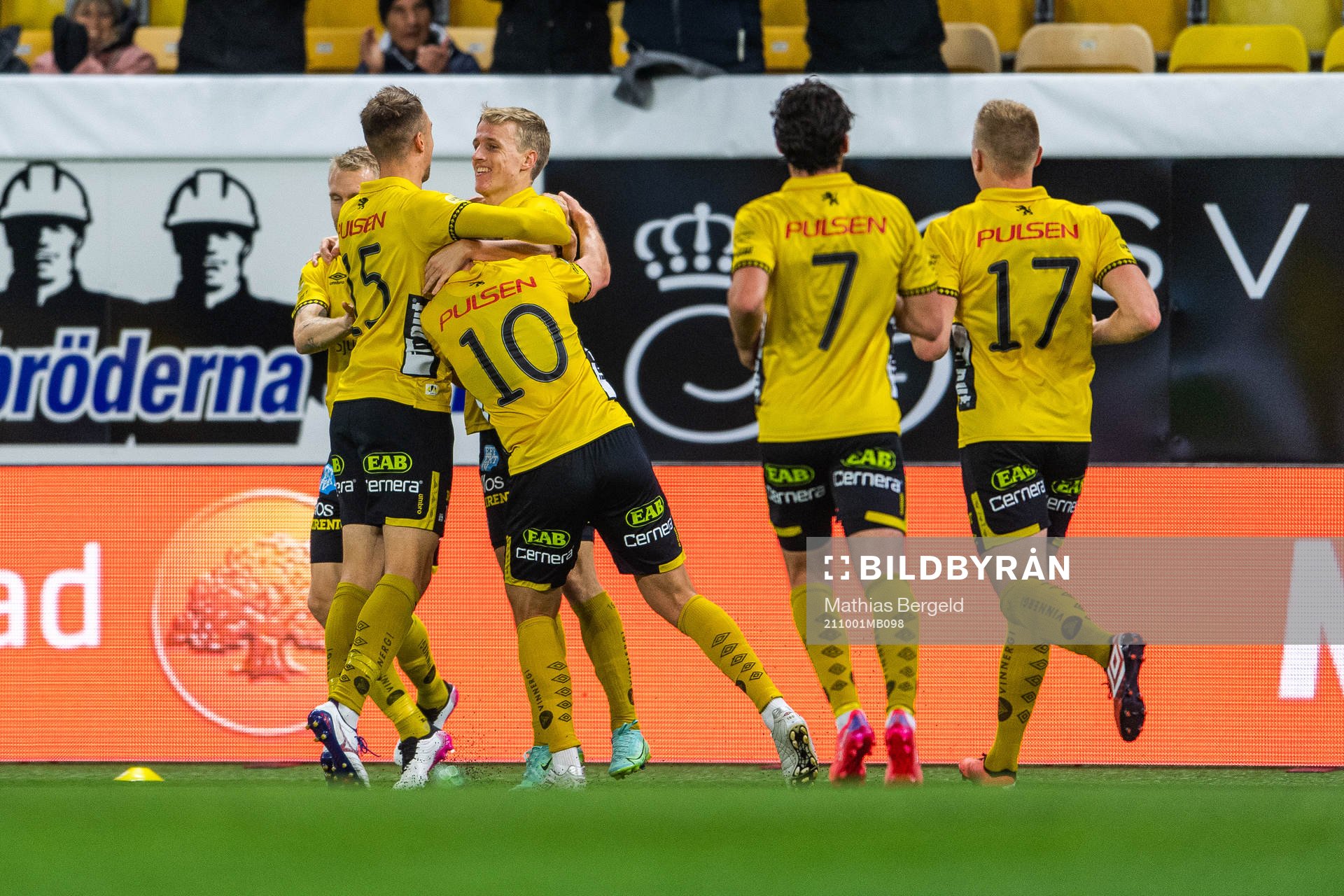 Elfsborgs Jeppe Møldrup Okkels jublar med lagkamrater