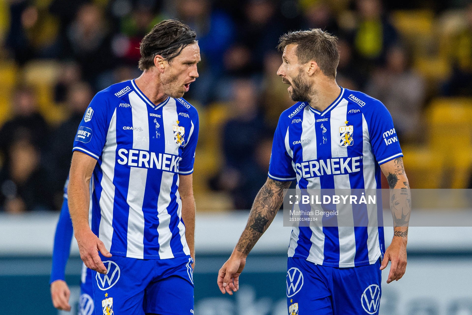 IFK Göteborgs Gustav Svensson och Mattias Bjärsmyr deppar