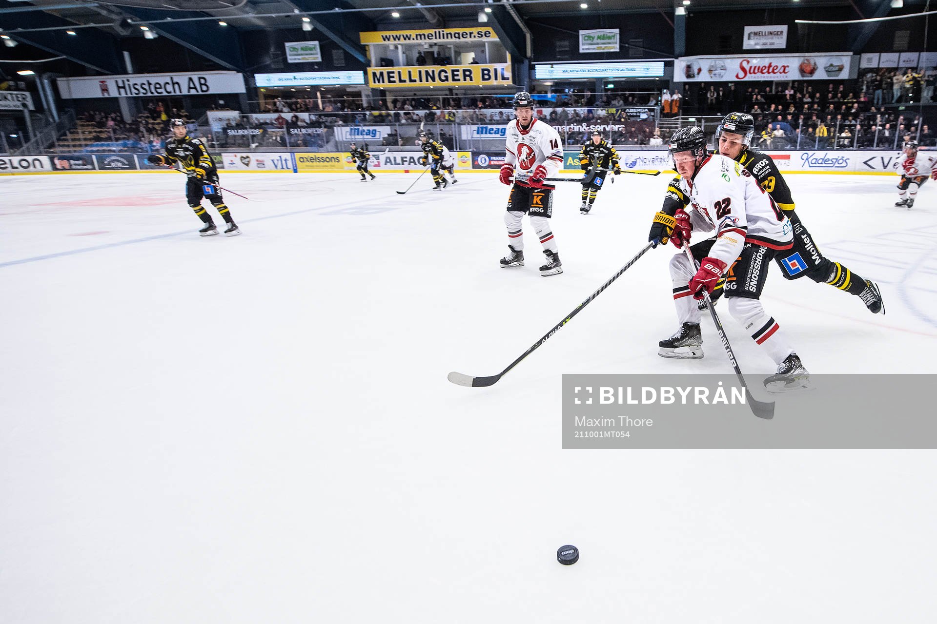 Vita Hästens Hampus Olsson och Västerås Gabriel Kangas