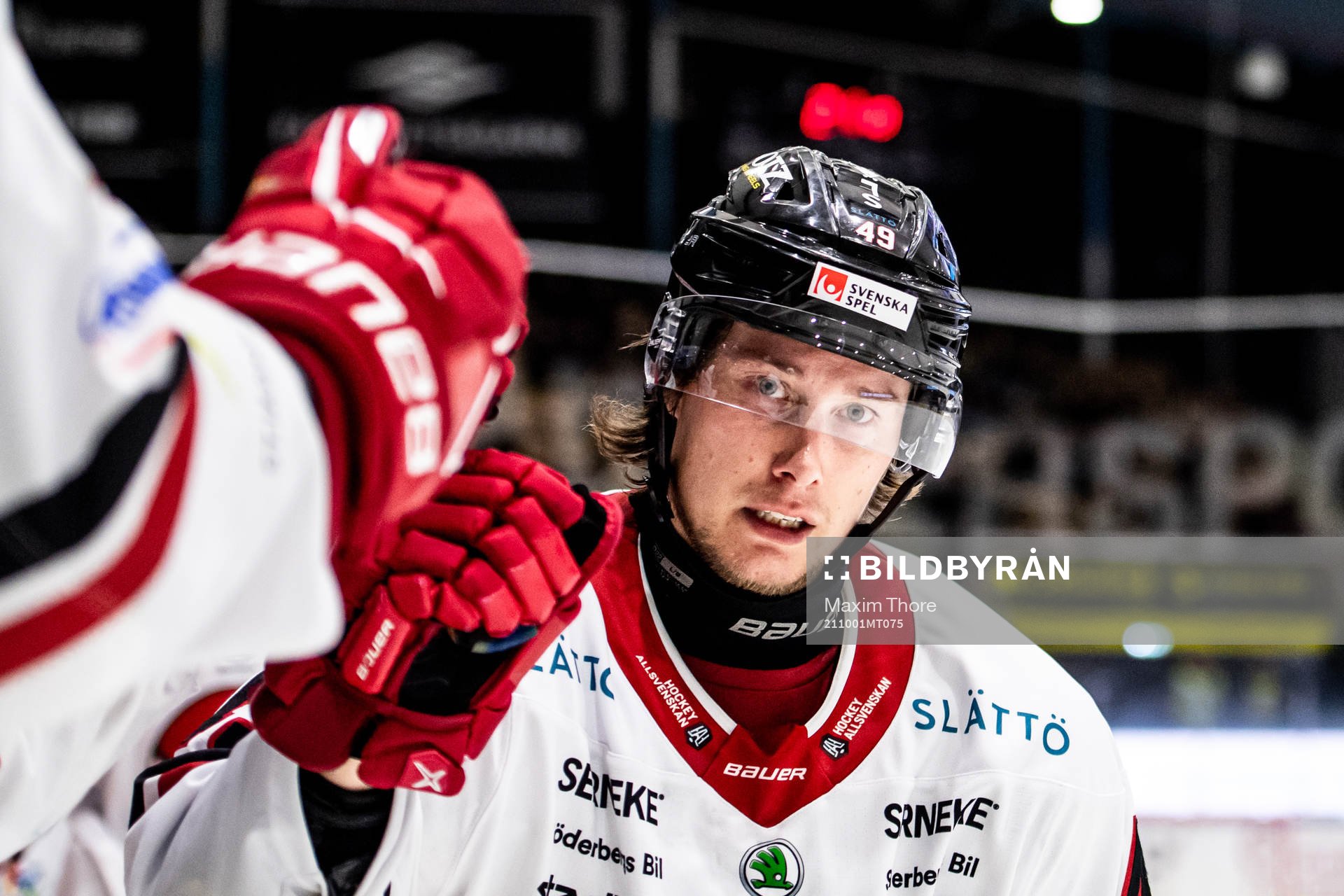 Vita Hästens Filip Cruseman jublar