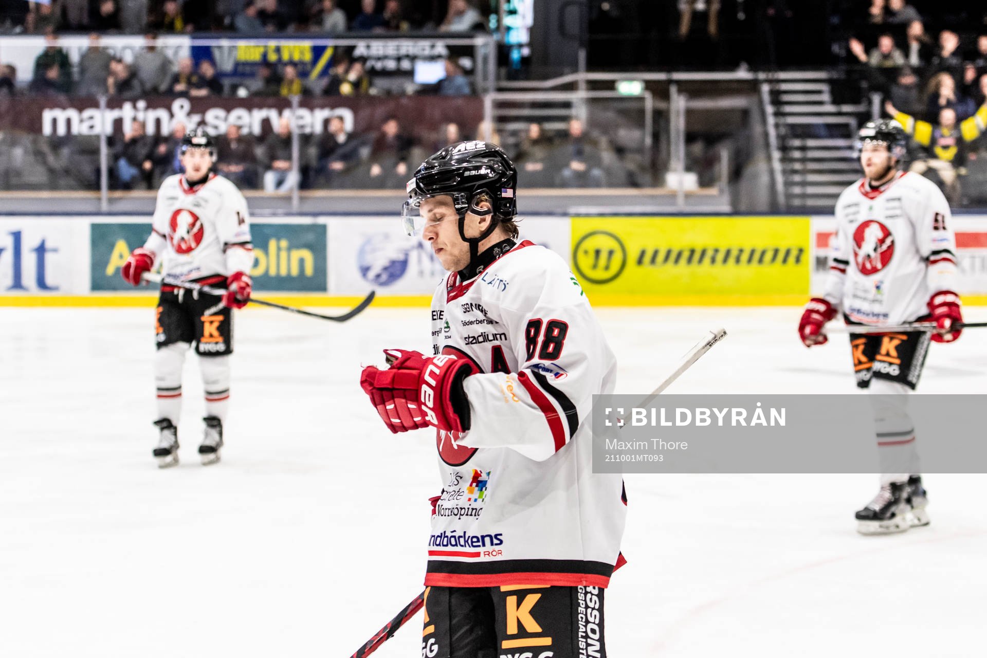 Vita Hästens Corey Mackin deppar