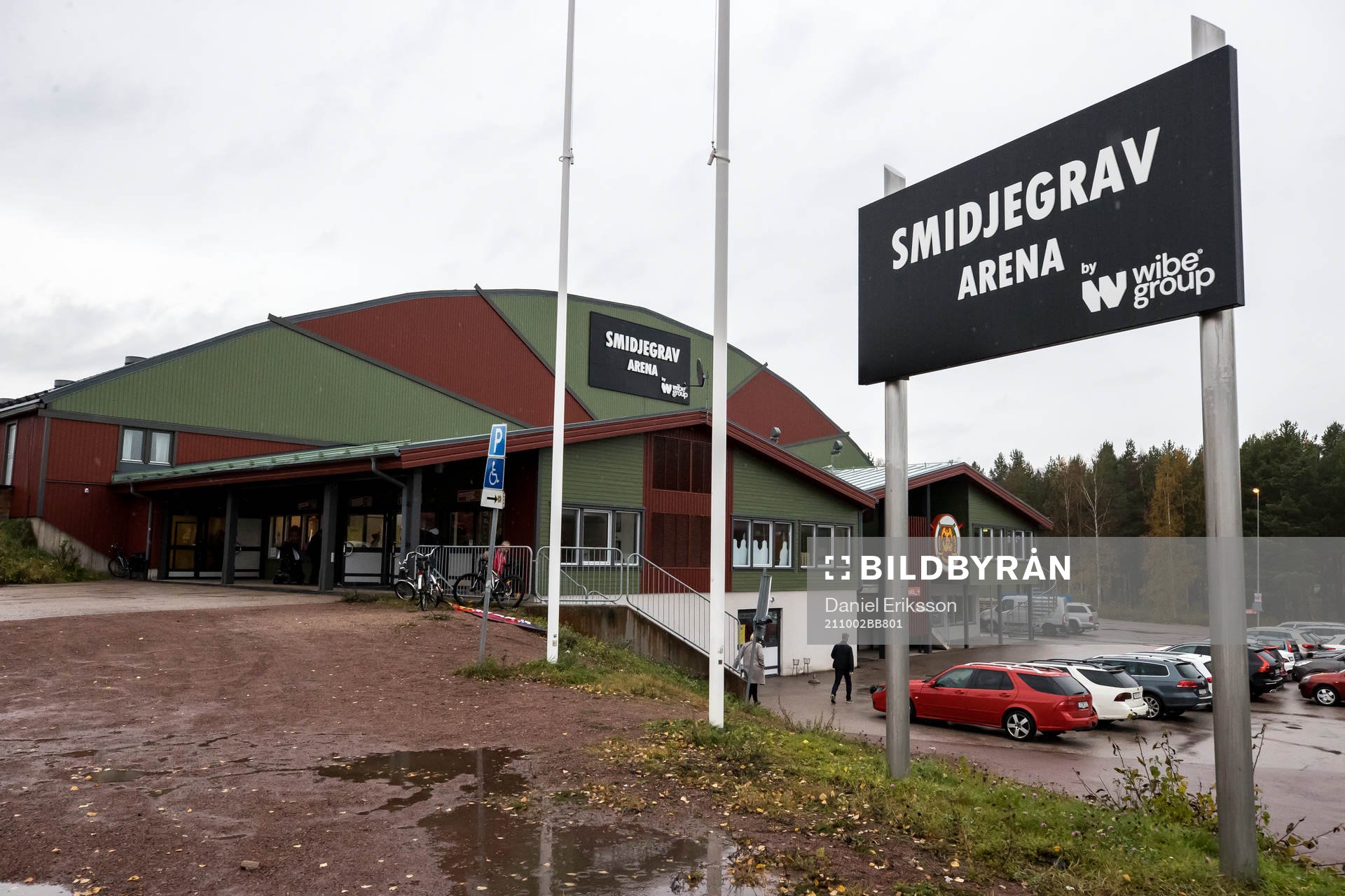 Smidjegrav Arena innan ishockeymatchen i Hockeyallsvenskan