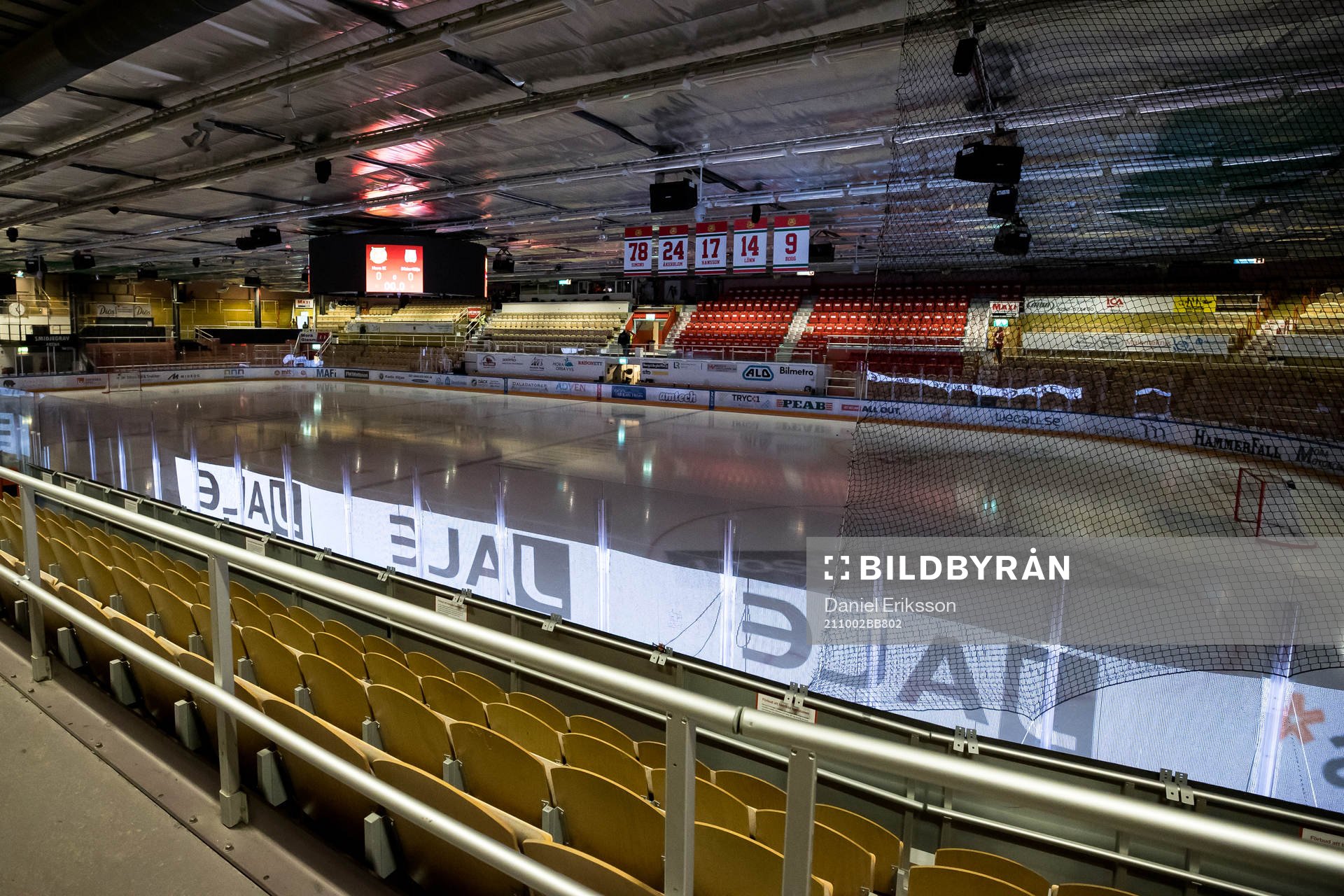 Smidjegrav Arena innan ishockeymatchen i Hockeyallsvenskan