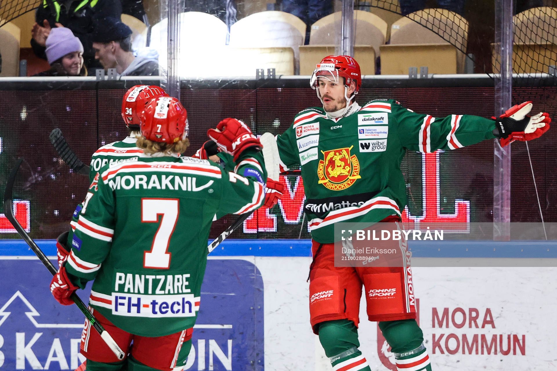Moras Isak Pantzare och Paul Bittner jublar