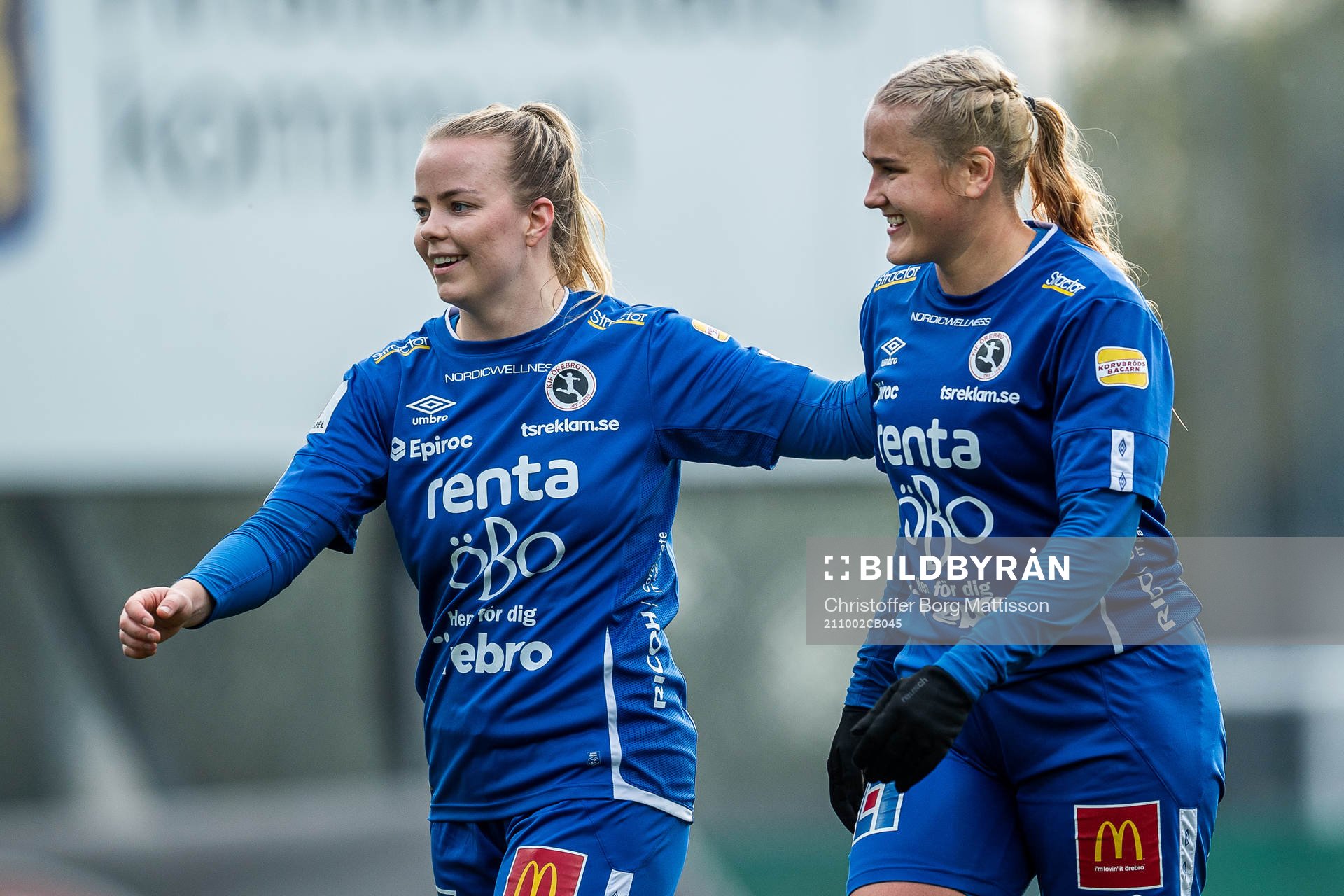 Örebros Berglind Ros Augustdottir och Elin Pikkujämsä