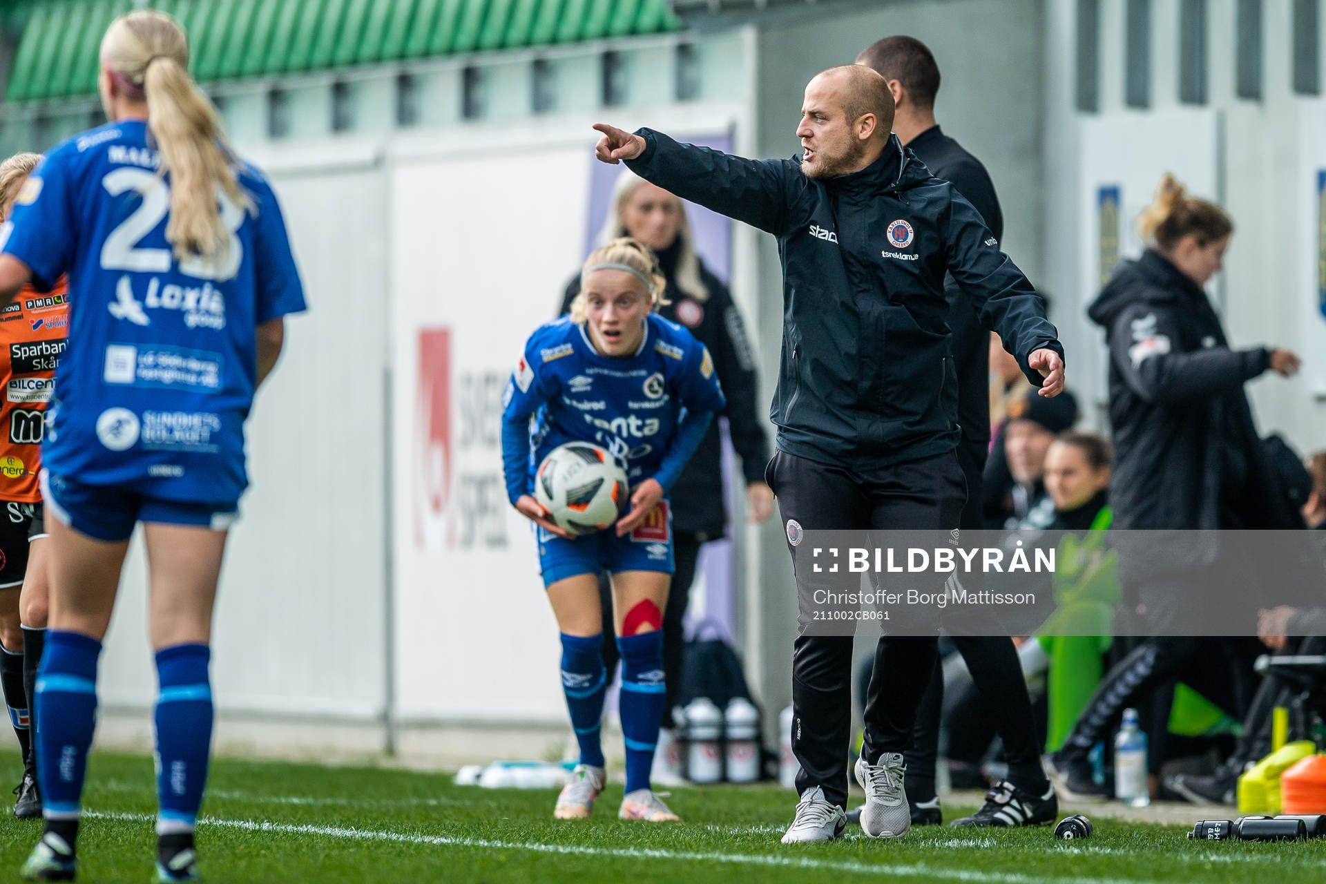 Örebros tränare Rickard Johansson reagerar