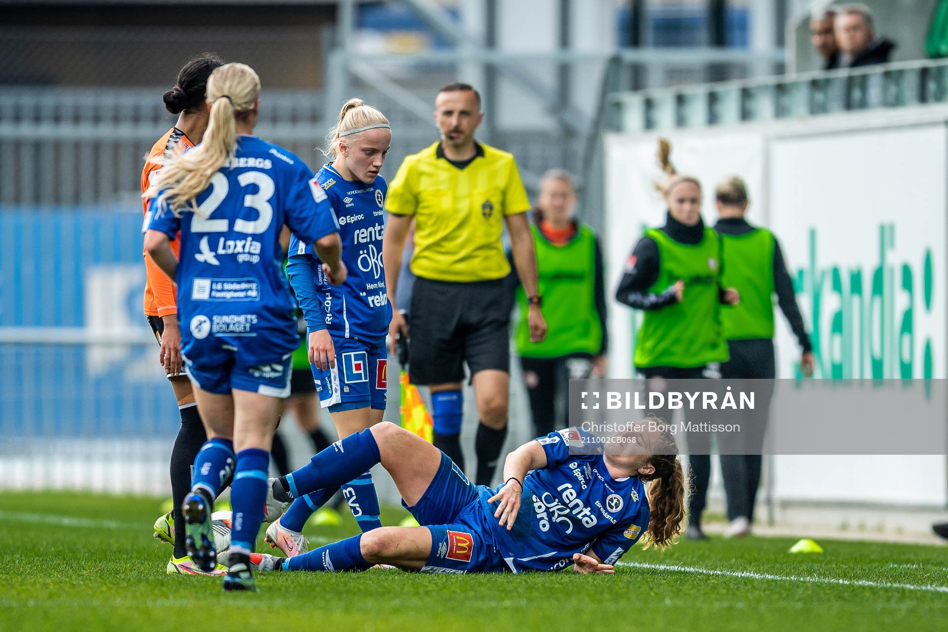 Örebros Jessie Scarpa har ont under fotbollsmatchen i Damallsvenskan mellan Kristianstad och Örebro den 2 oktober 2021 i Kristianstad. 
