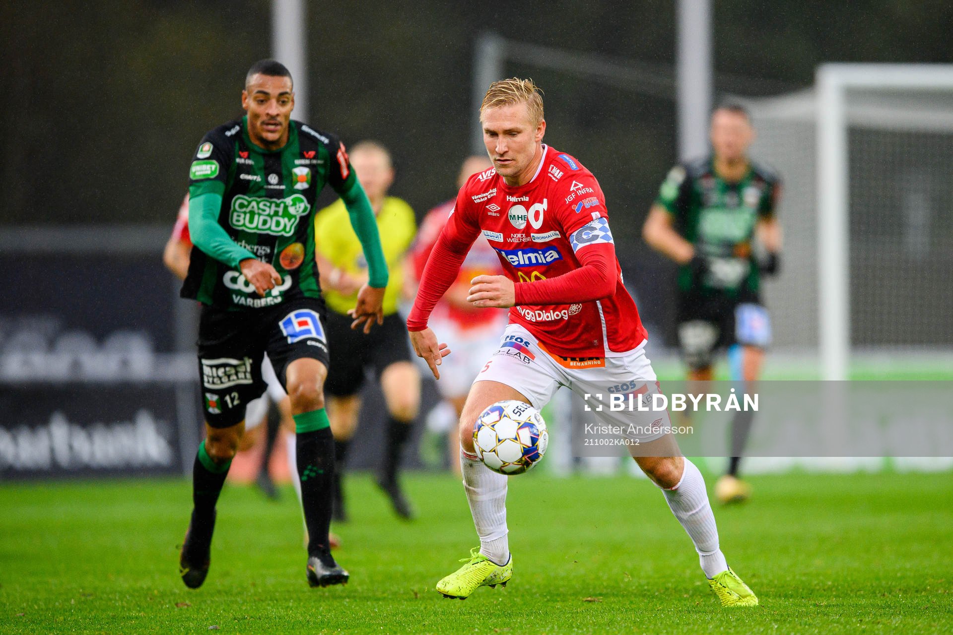 Varbergs Simon Karlsson Adjei och Degerfors Oliver Ekroth