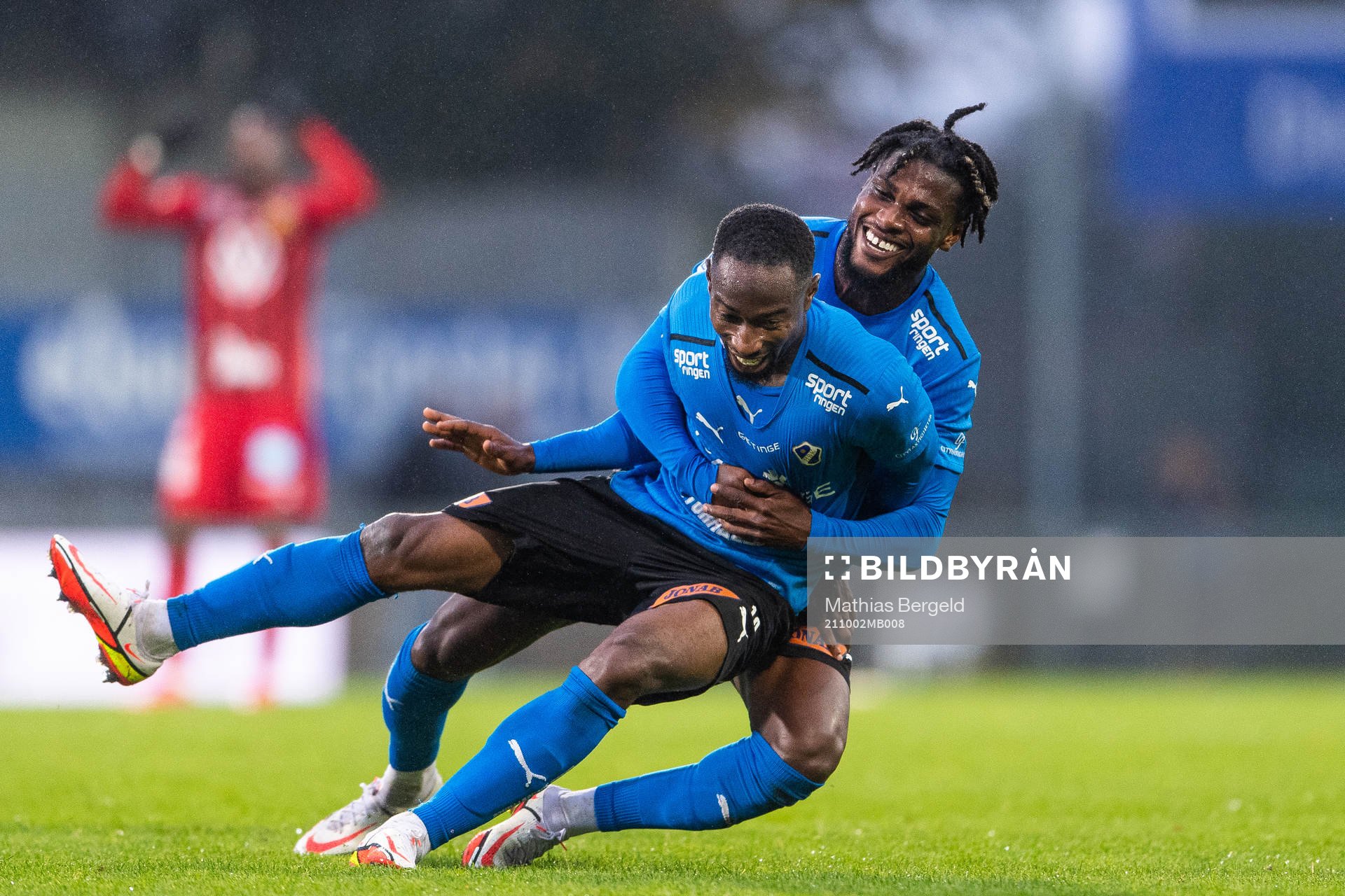 Halmstads Joseph Baffo jublar med målskytten till 1-0