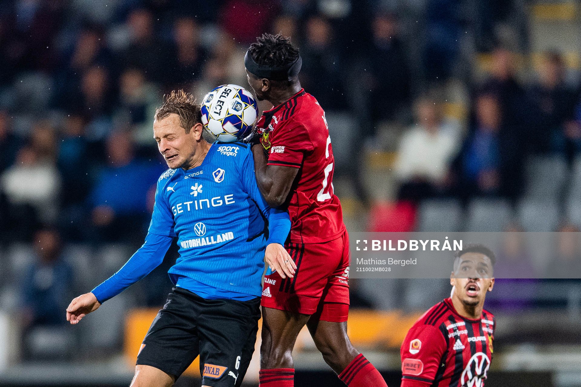 Halmstads Joel Allansson och Östersunds Samuel Mensiro