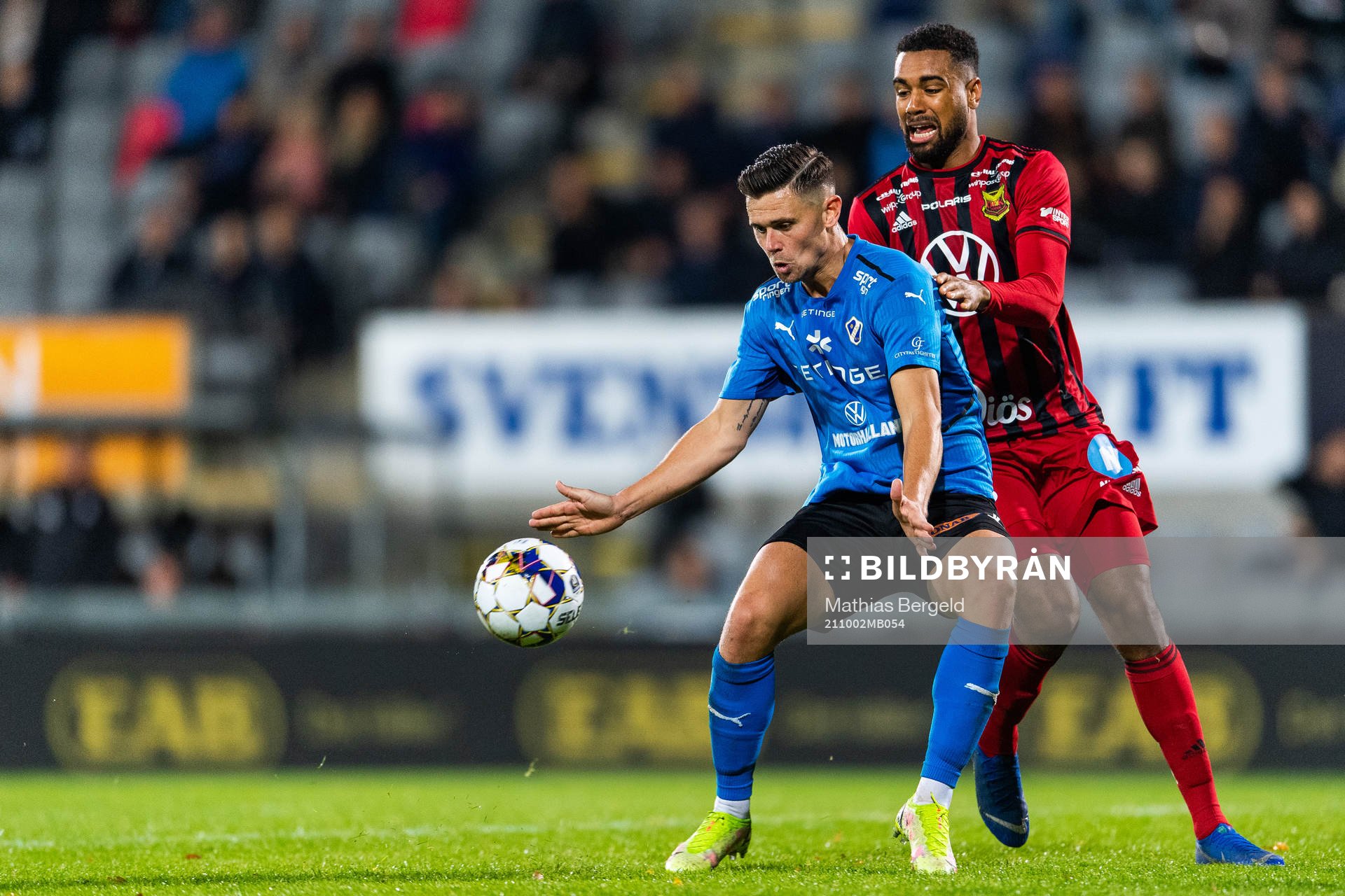 Halmstads Marcus Antonsson och Östersunds Noah Sonko