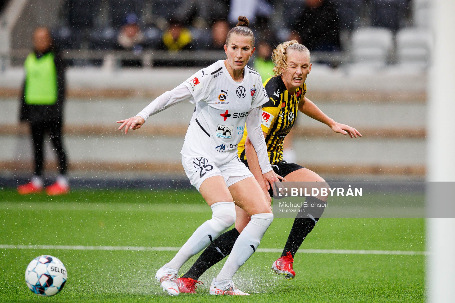 Rosengårds Emma Berglund och Häckens Stina Blackstenius