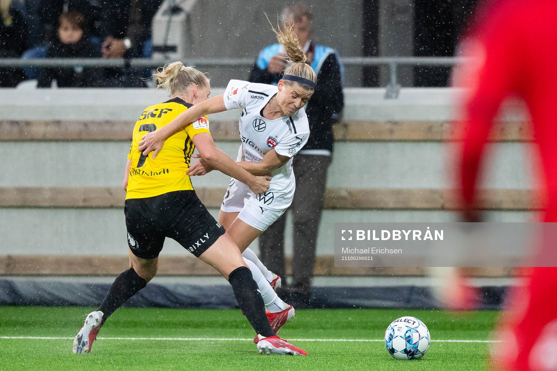 Häckens Stina Blackstenius och Rosengårds Olivia Schough