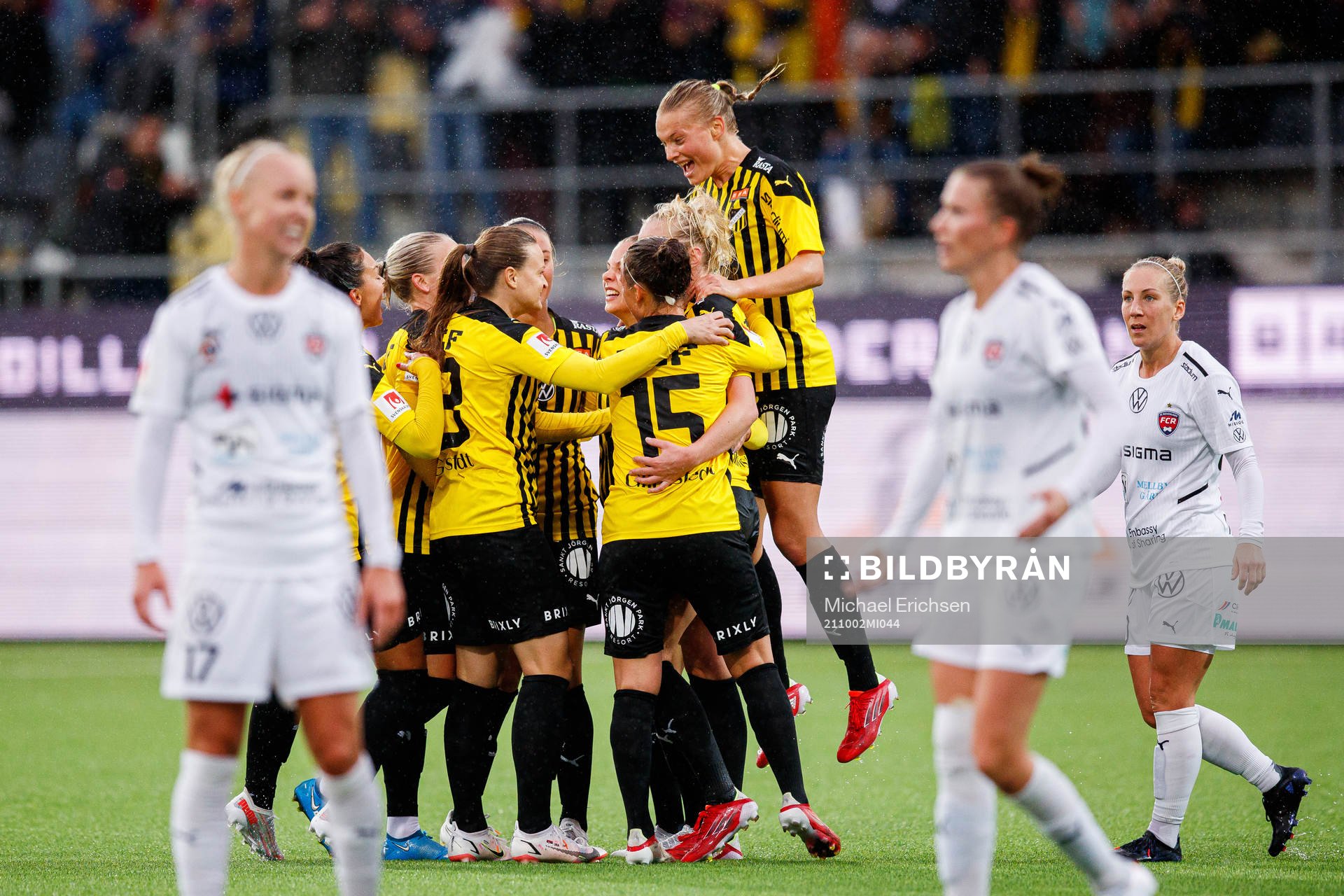 Häckens spelare jublar