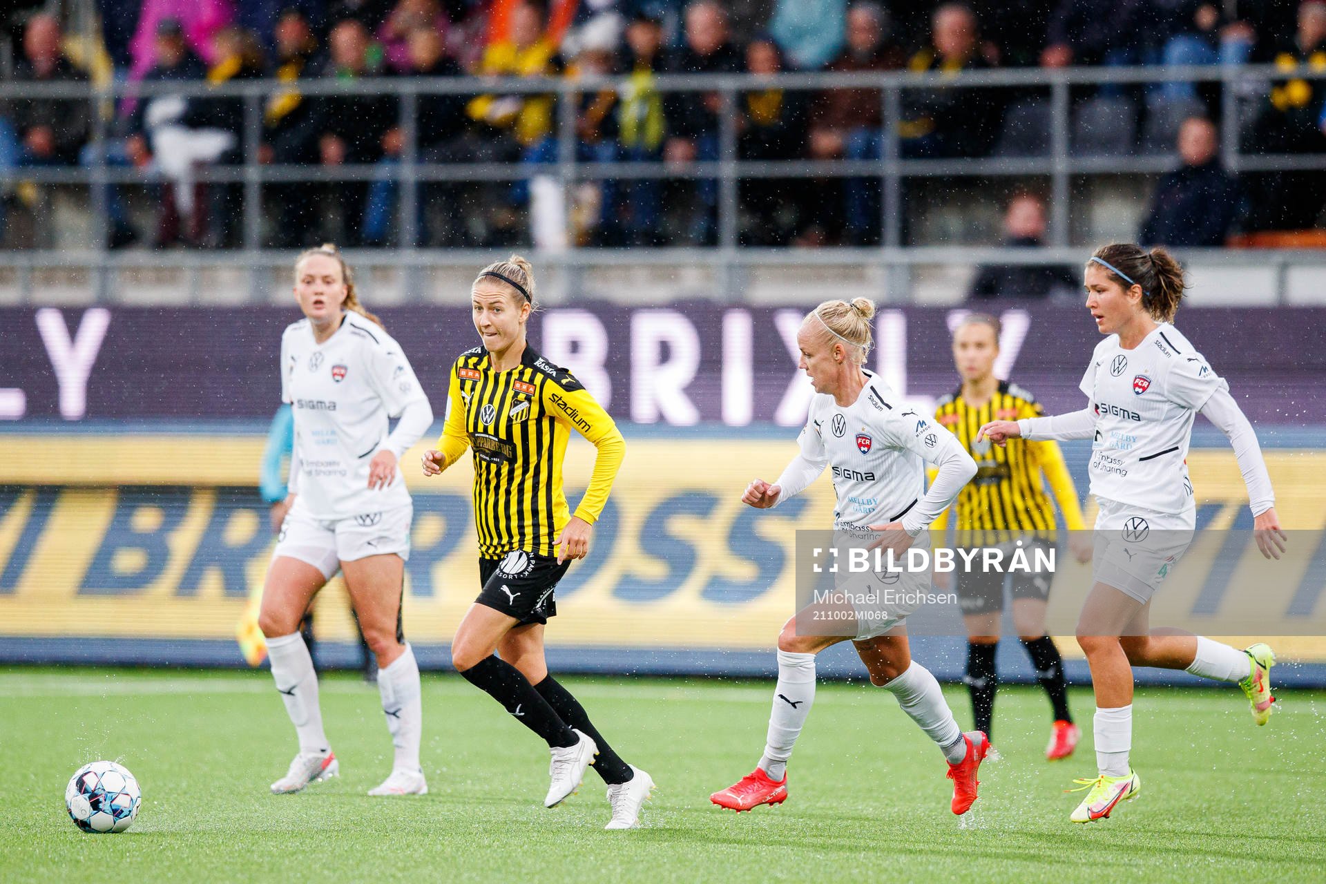 Häckens Emma Kullberg och Rosengårds Caroline Seger