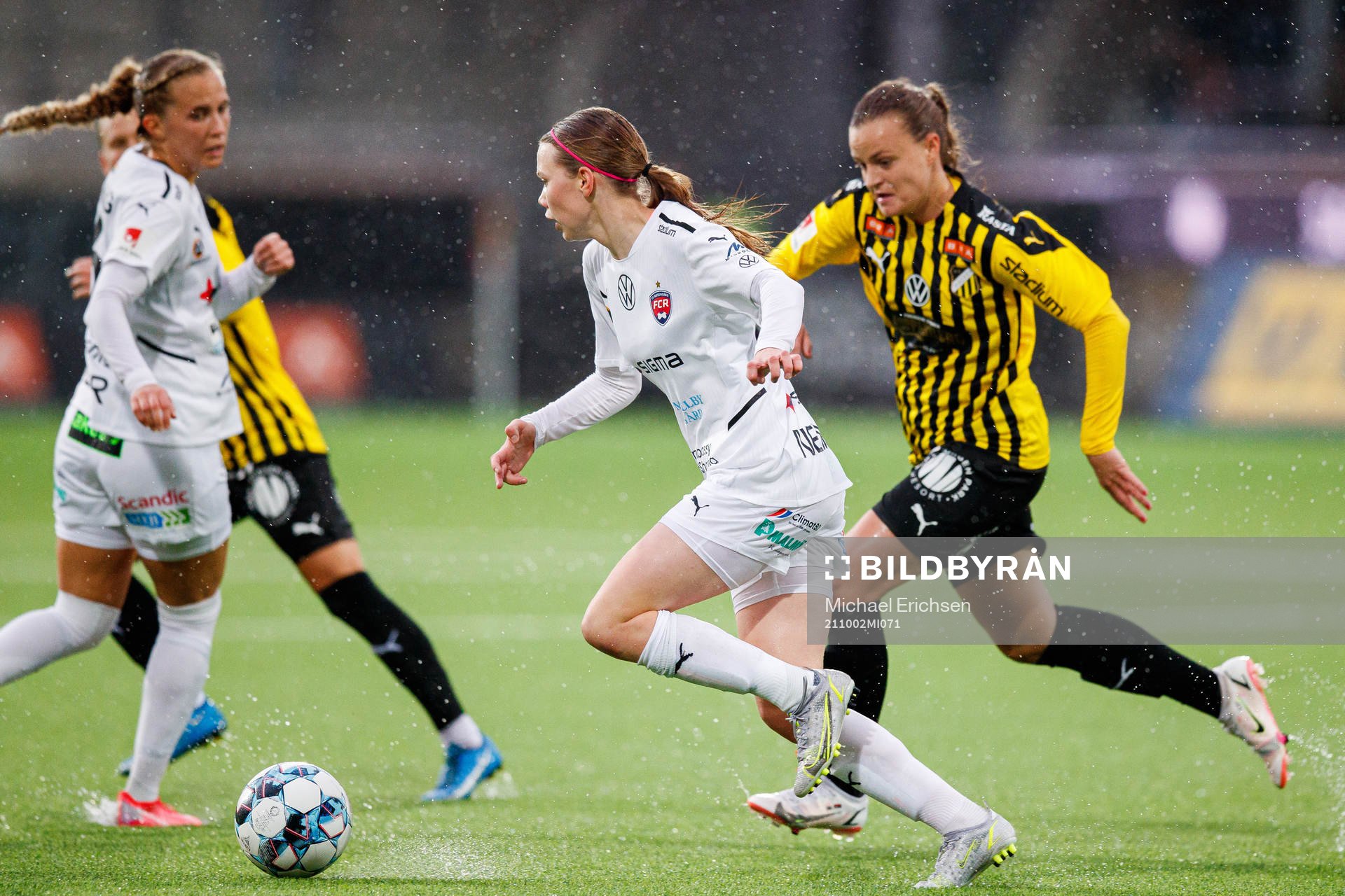 Rosengårds Bea Sprung  och Häckens Milica Mijatovic