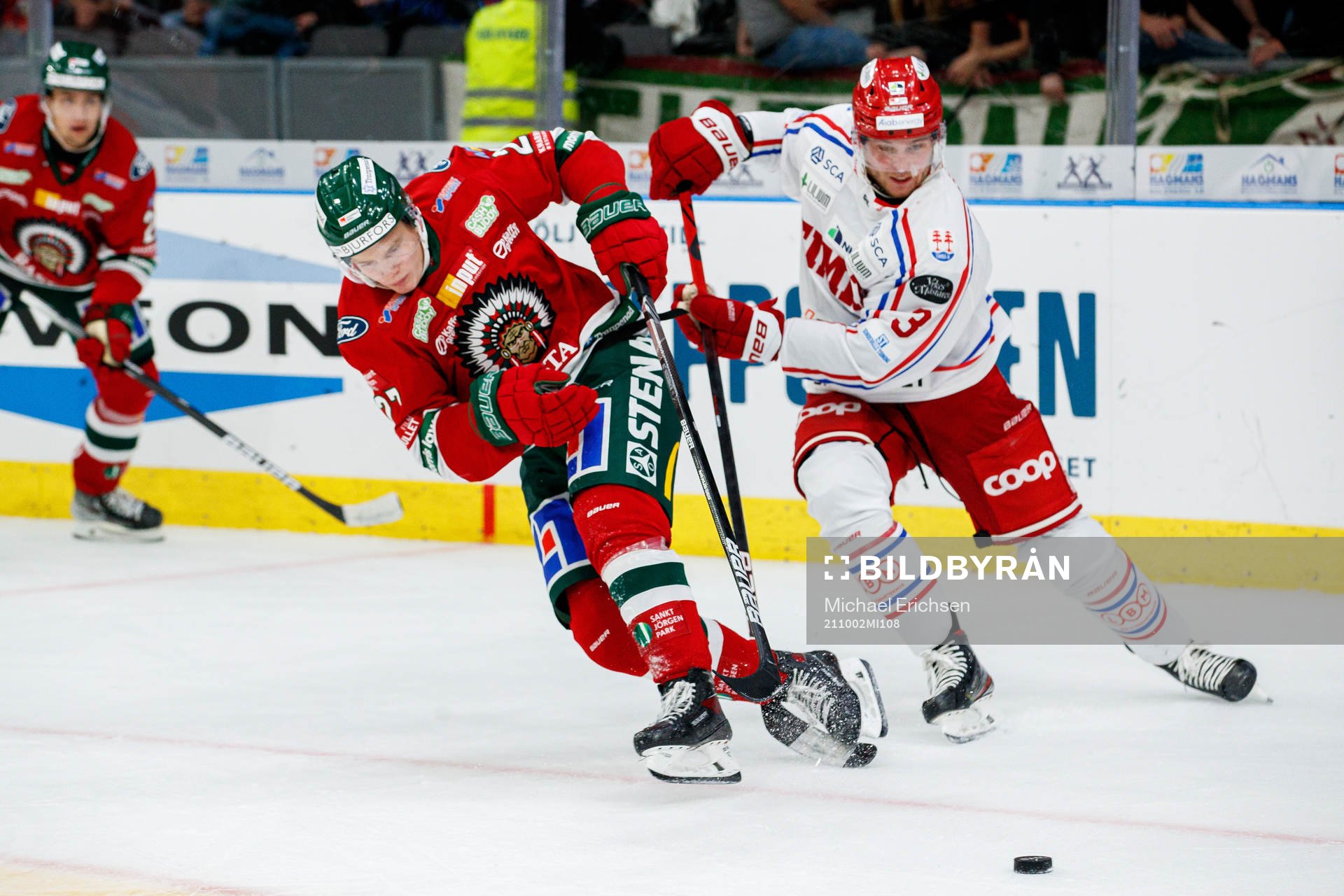 Frölundas Teodor Niederbach och Timrås Oliver Bohm
