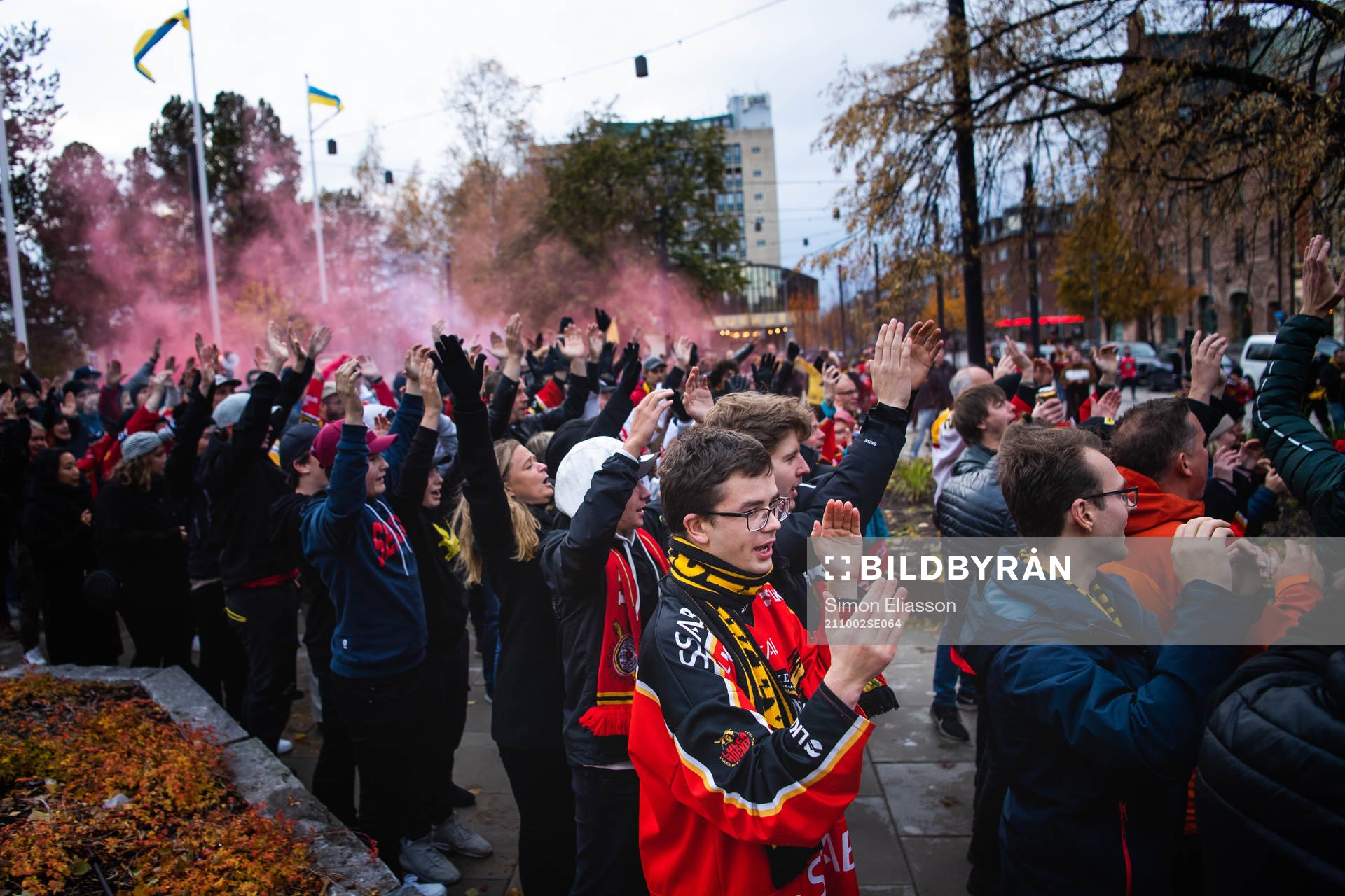 Luleås supportrar samlas i stadsparken, centrala Luleå