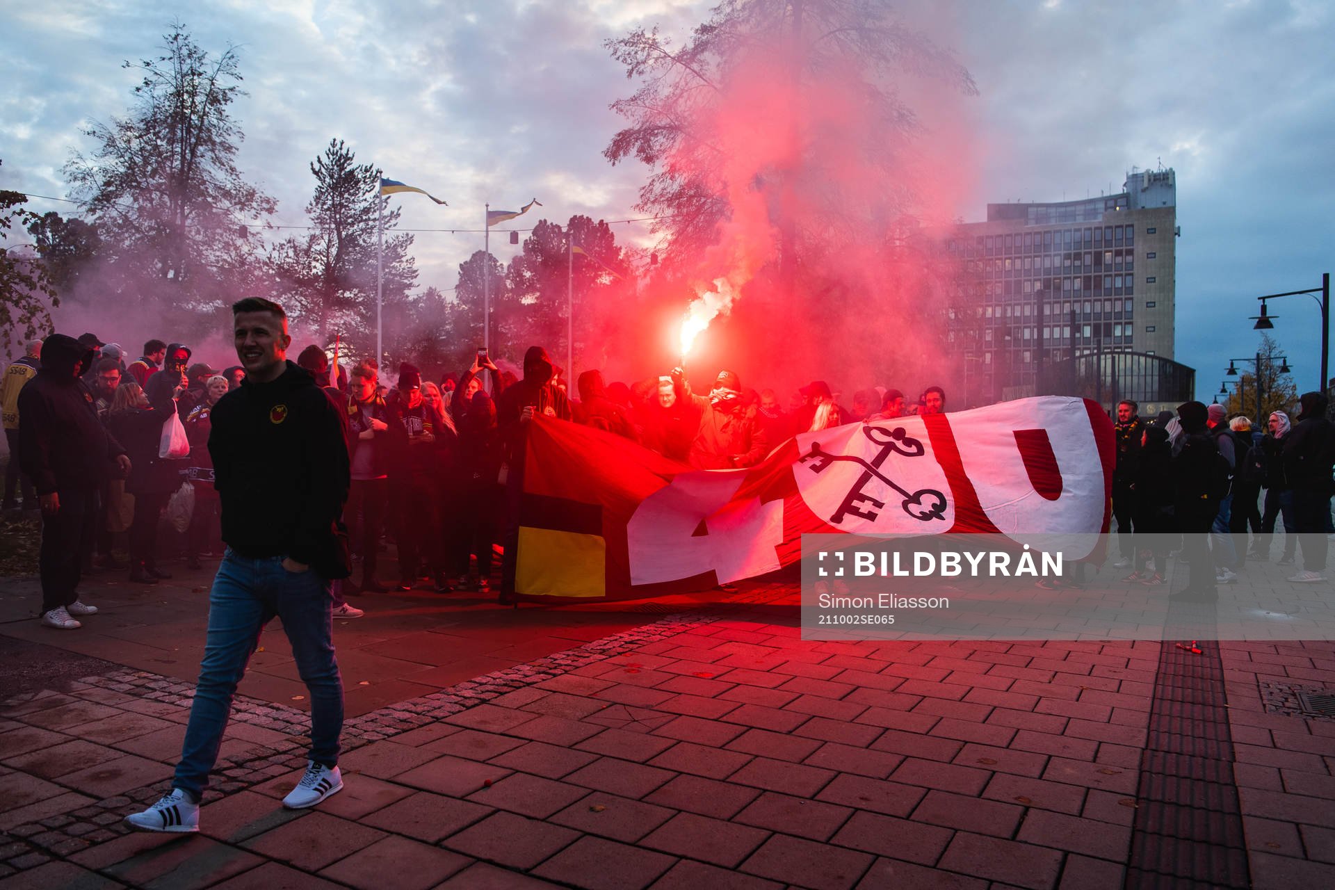 Luleås supportrar samlas i stadsparken, centrala Luleå