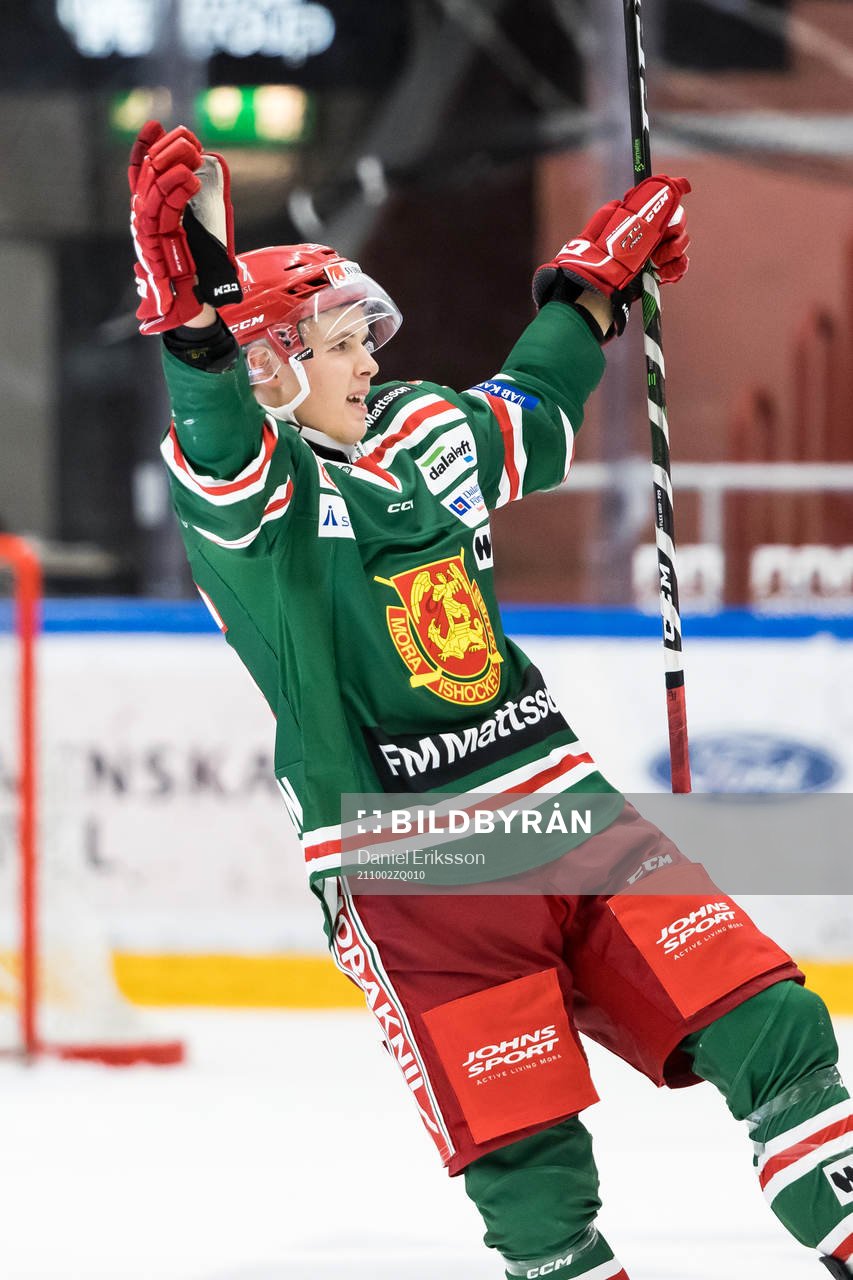 Moras Emil Oksanen jublar