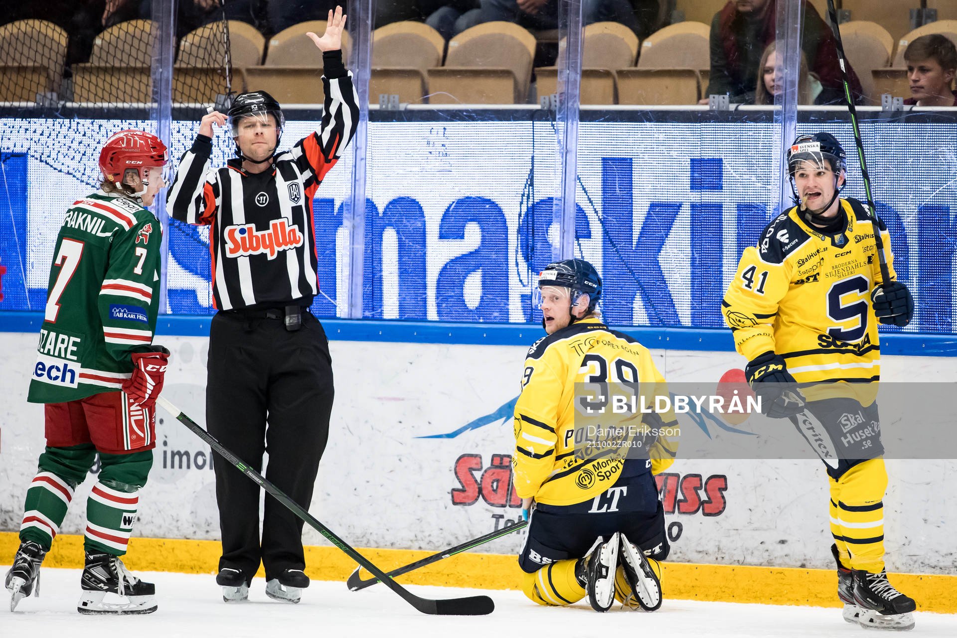 Moras Isak Pantzare och Södertäljes Brett Pollock och
