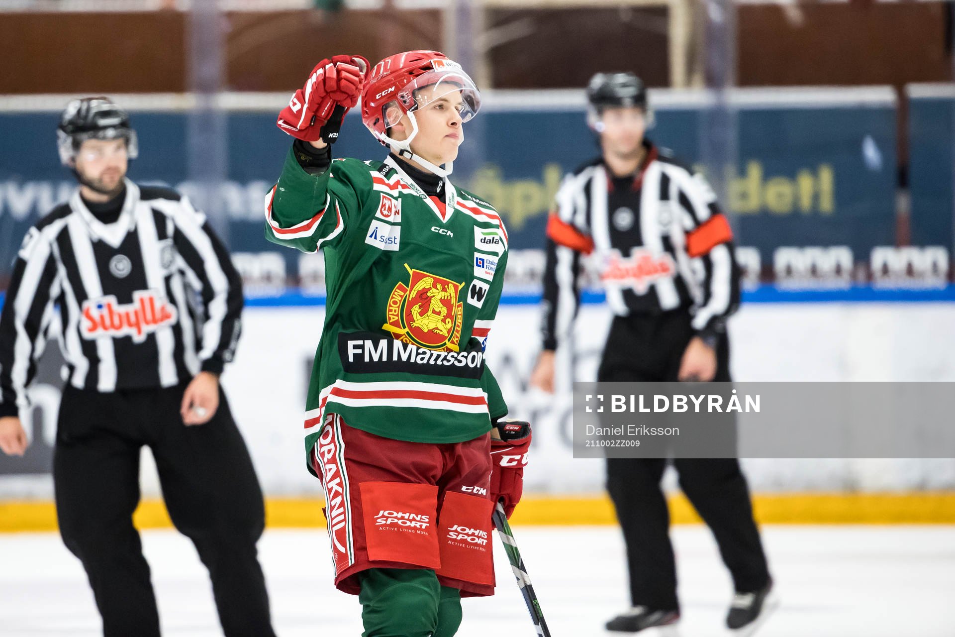 Moras Emil Oksanen jublar