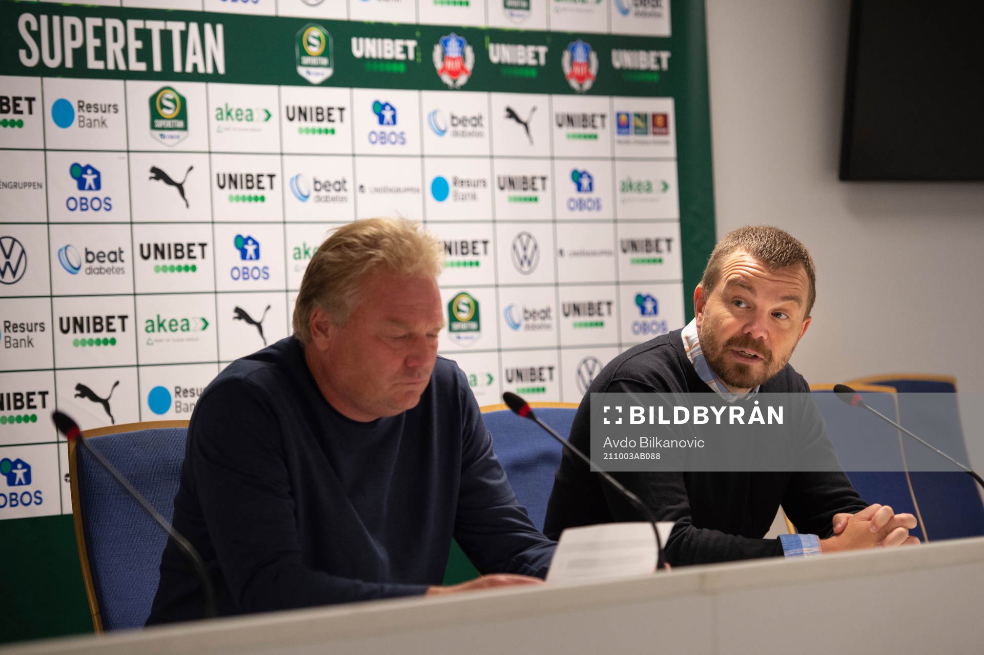 Helsingborgs tränare Jörgen Lennartsson och Sundsvalls tränare Henrik Åhnstrand under en presskonferens efter fotbollsmatchen i Superettan mellan Helsingborg och GIF Sundsvall den 3 oktober 2021 i Helsingborg.