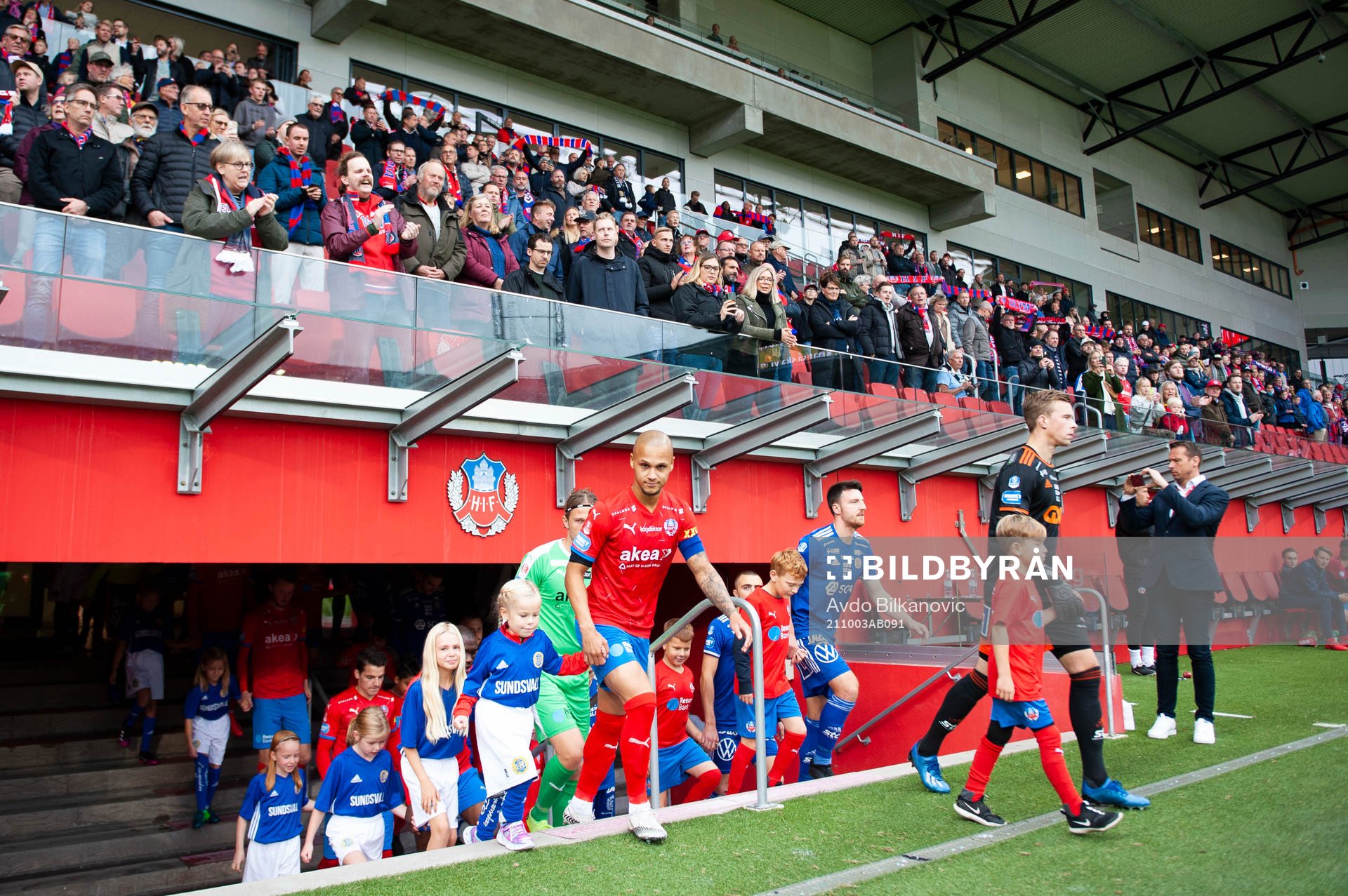 Helsingborgs och Sundsvalls spelare gör entré