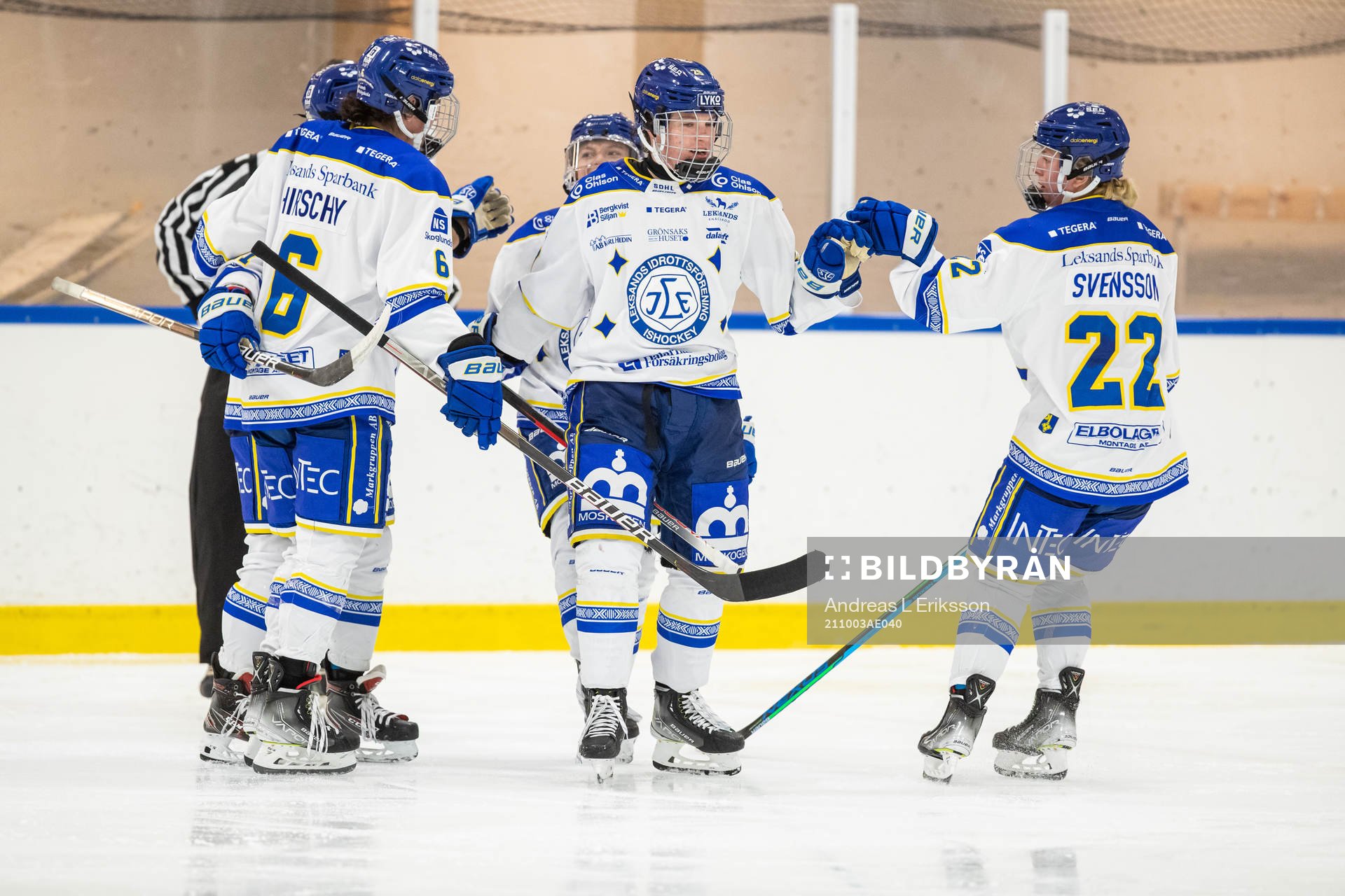 Leksands Gracen Hirschey och Agnez Svensson jublar med