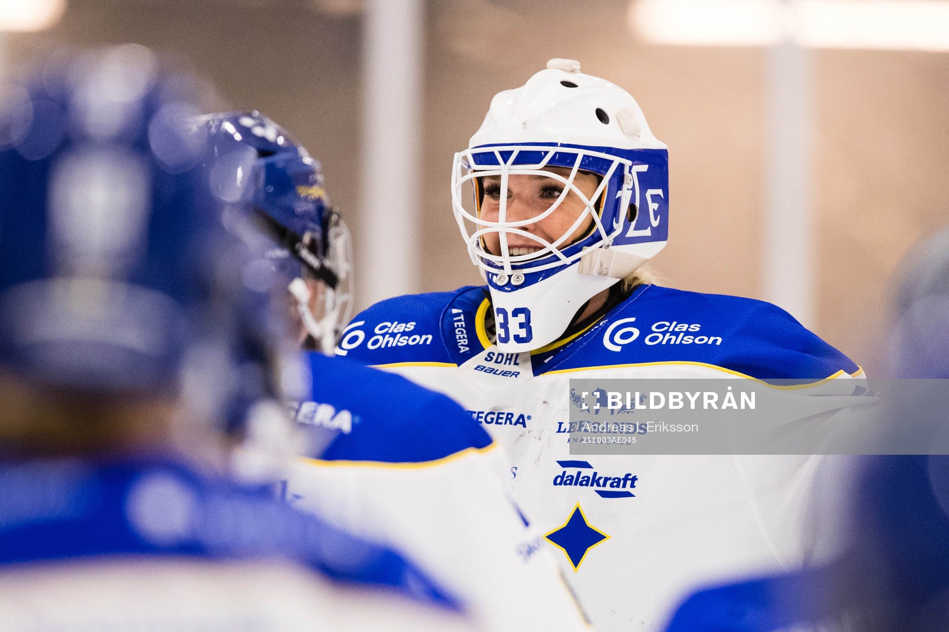 Leksands målvakt Amanda Johansson jublar
