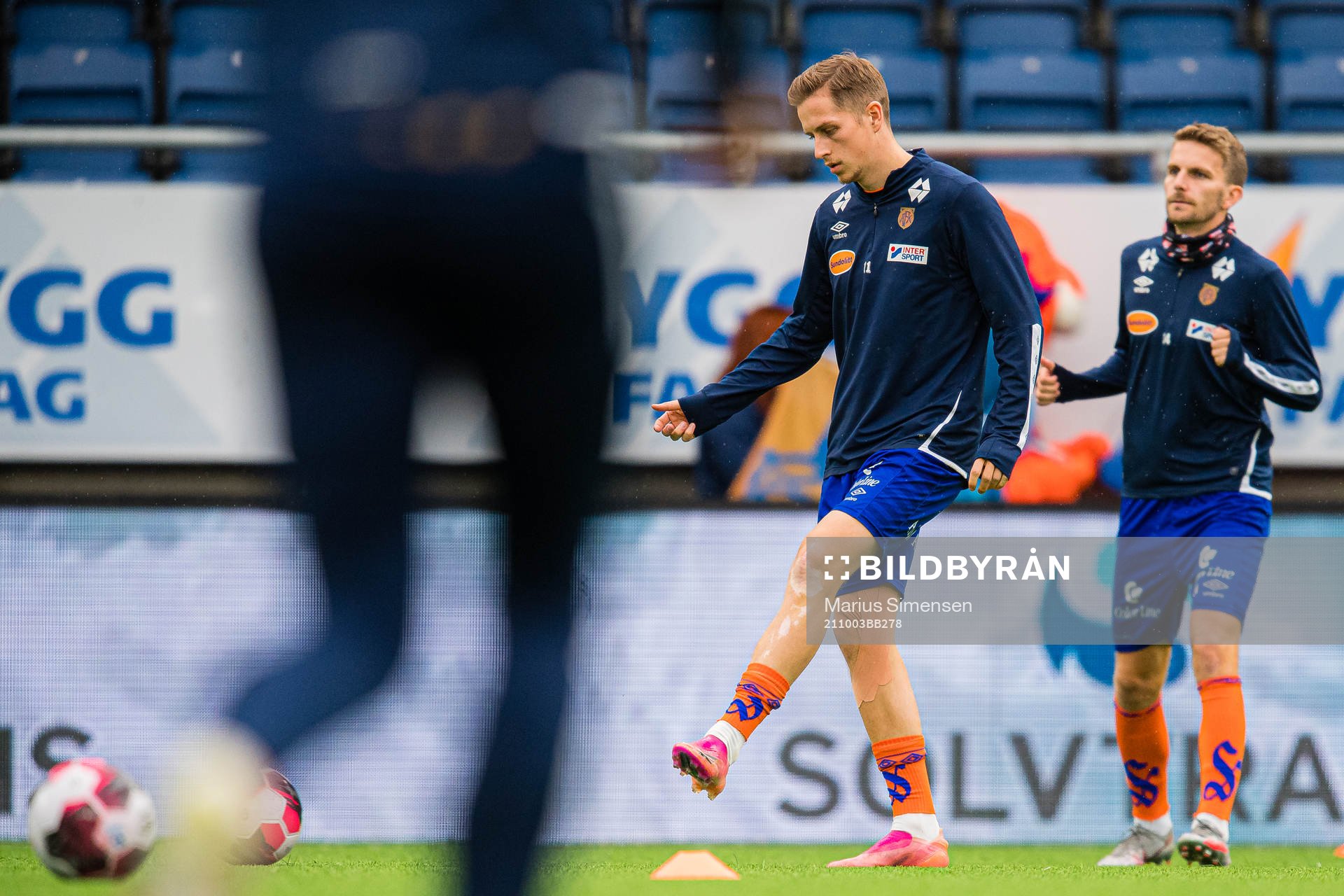 Simen Bolkan Nordli of Aalesund warms up