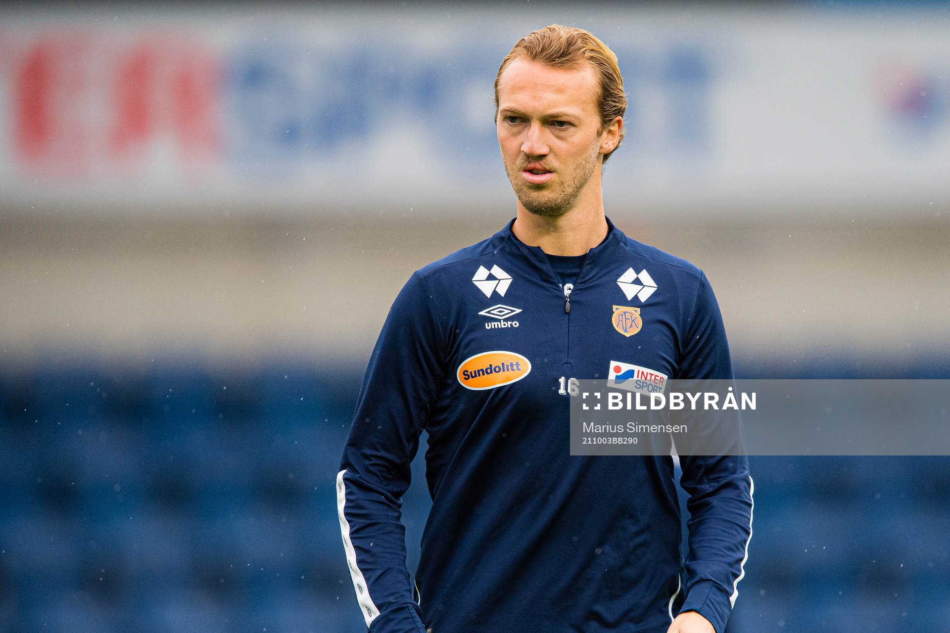 Jørgen Hatlehol of Aalesund warms up