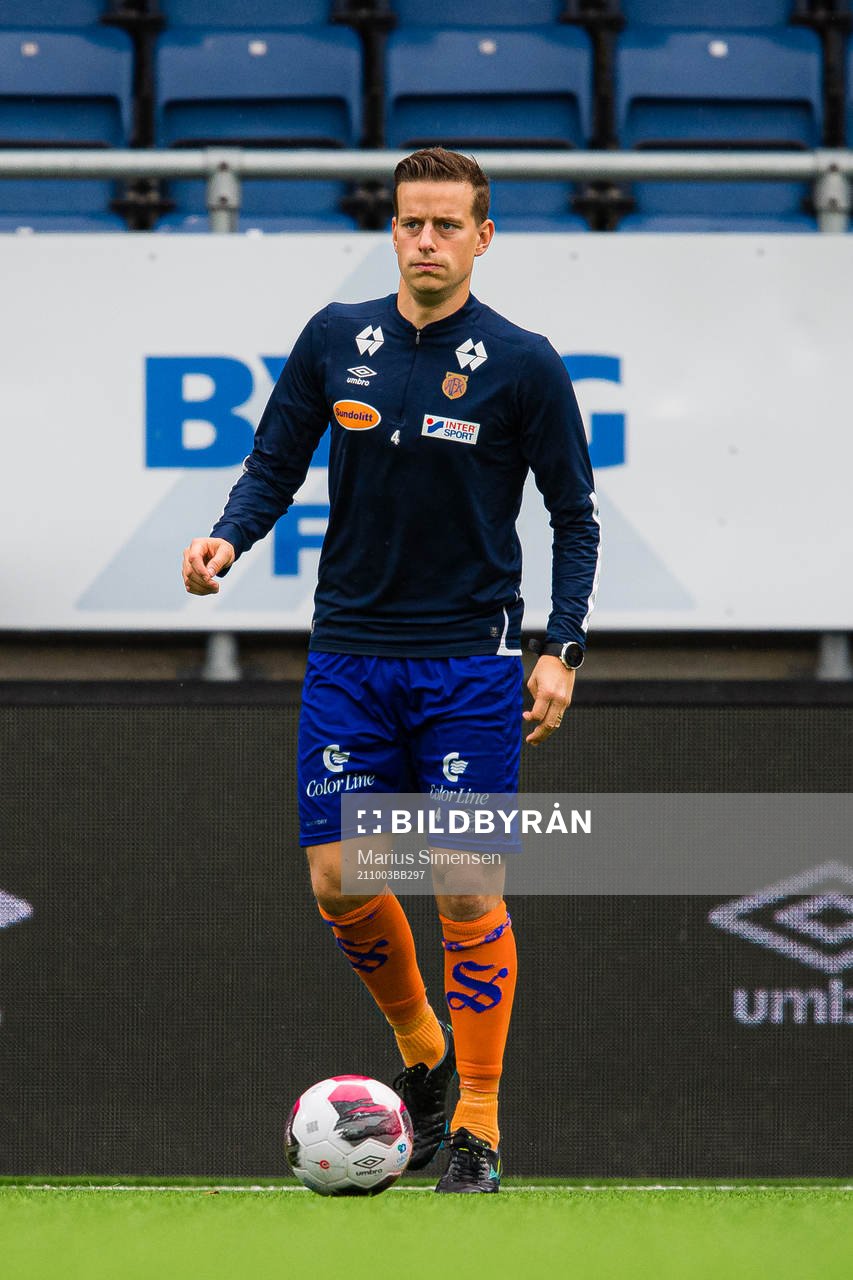 Jonas Grønner of Aalesund warms up