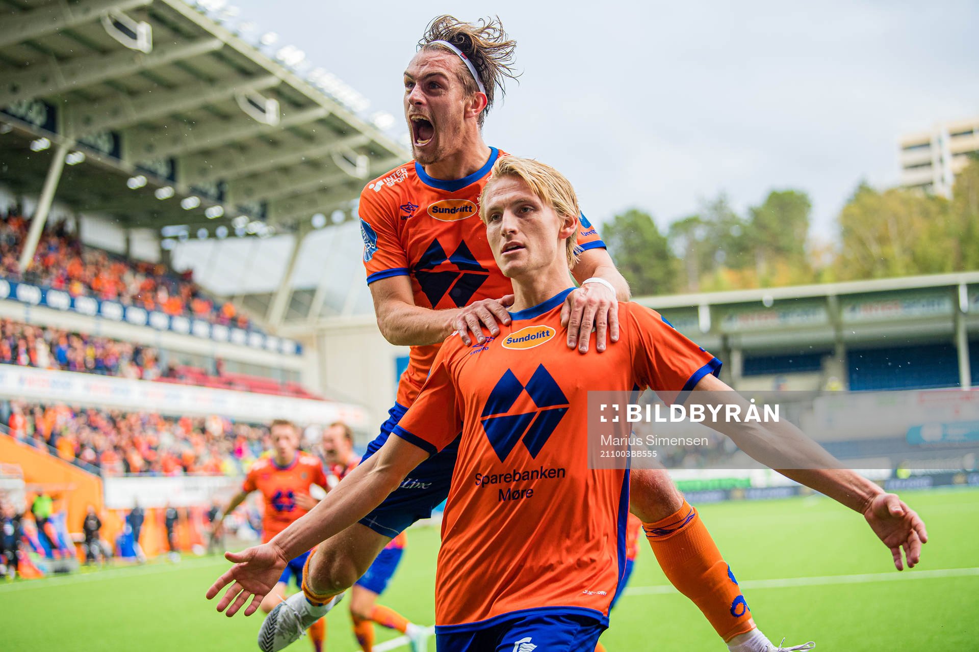 Erlend Segberg of Aalesund celebrates with Sigurd Hauso