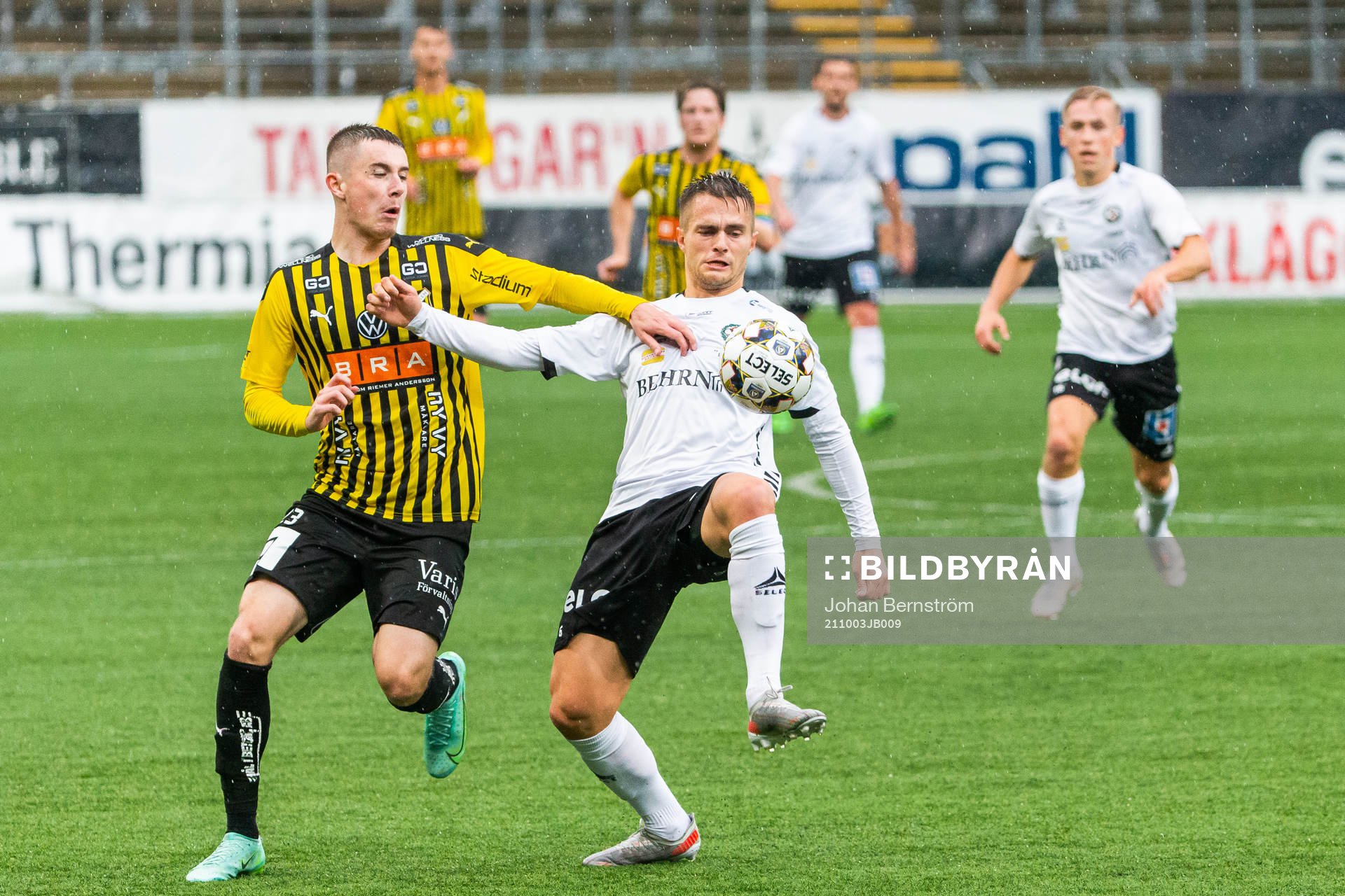 Häckens Patrik Wålemark och Örebros Benjamin Hjertstrand