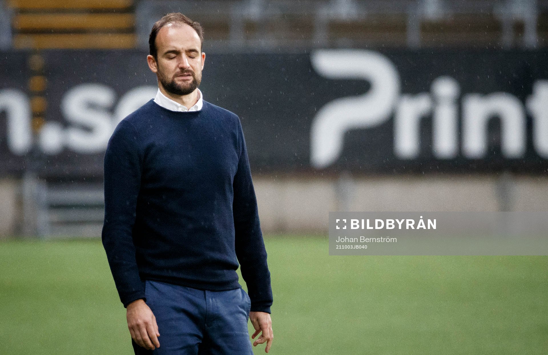 Örebros tränare Vitor Gazimba deppar