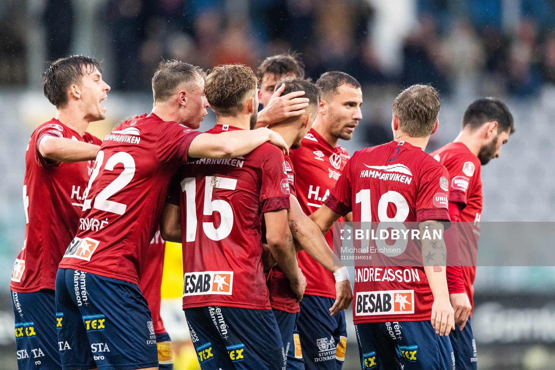 Örgrytes Ajdin Zeljkovic jublar med lagkamrater