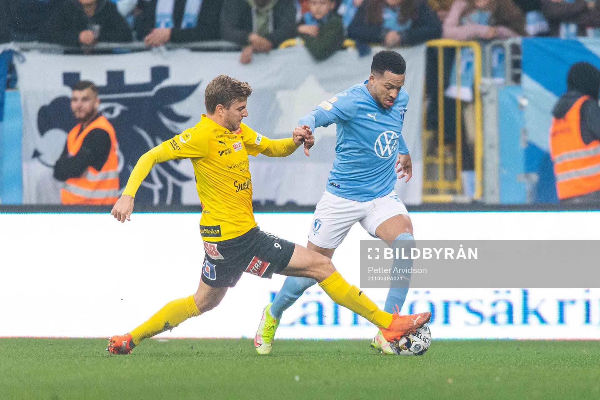 Mjällbys Joel Nilsson och Malmö FFs Martin Olsson