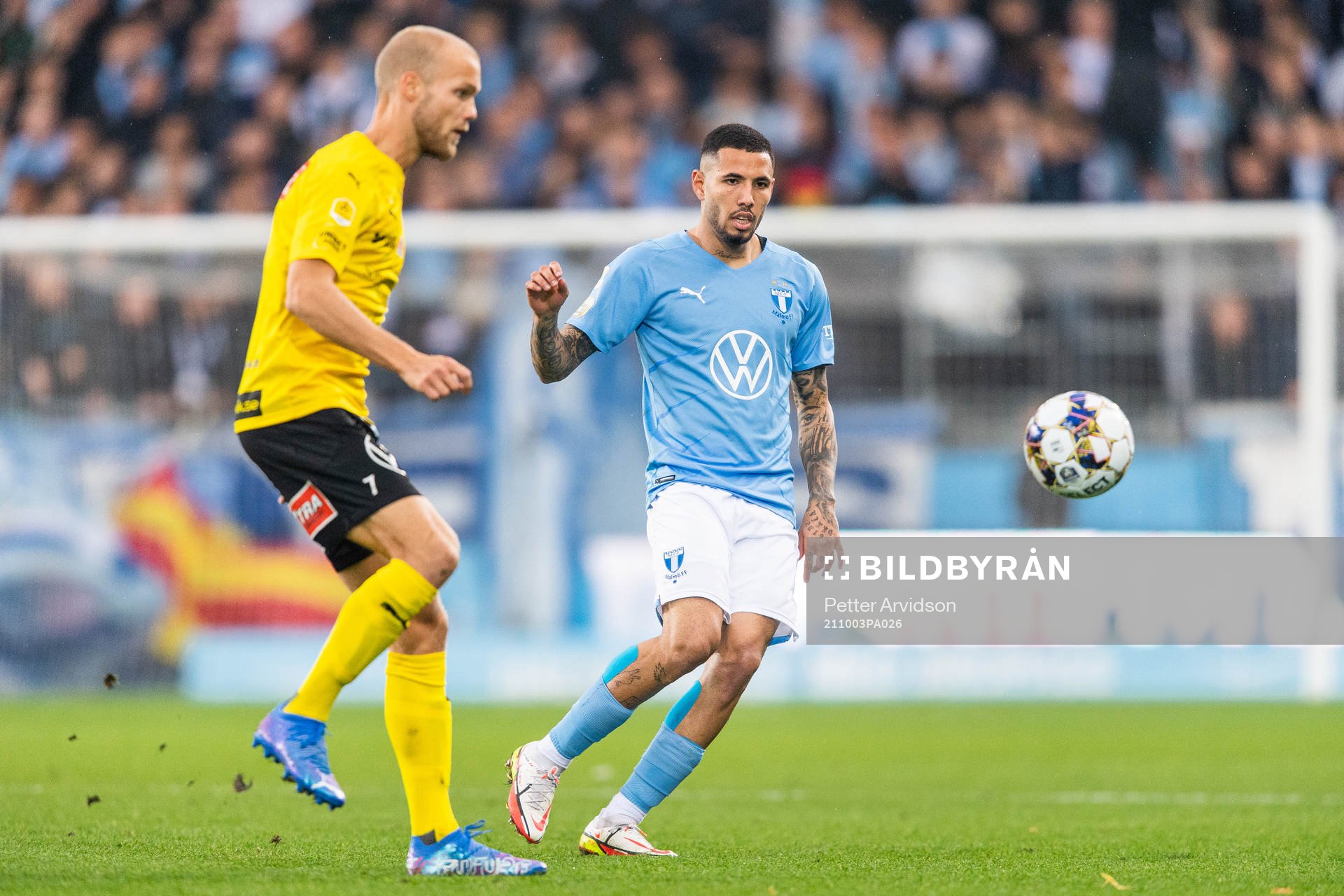 Mjällbys Viktor Gustafson och Malmö FFs Sergio Pena och