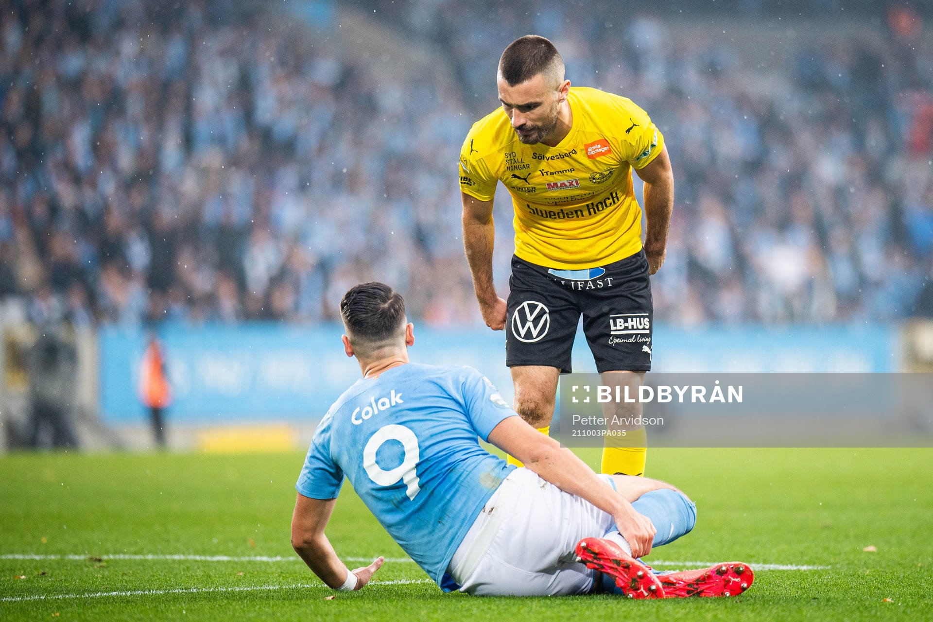 Mjällbys Carlos Moros Gracia reagerar mot Malmö FFs