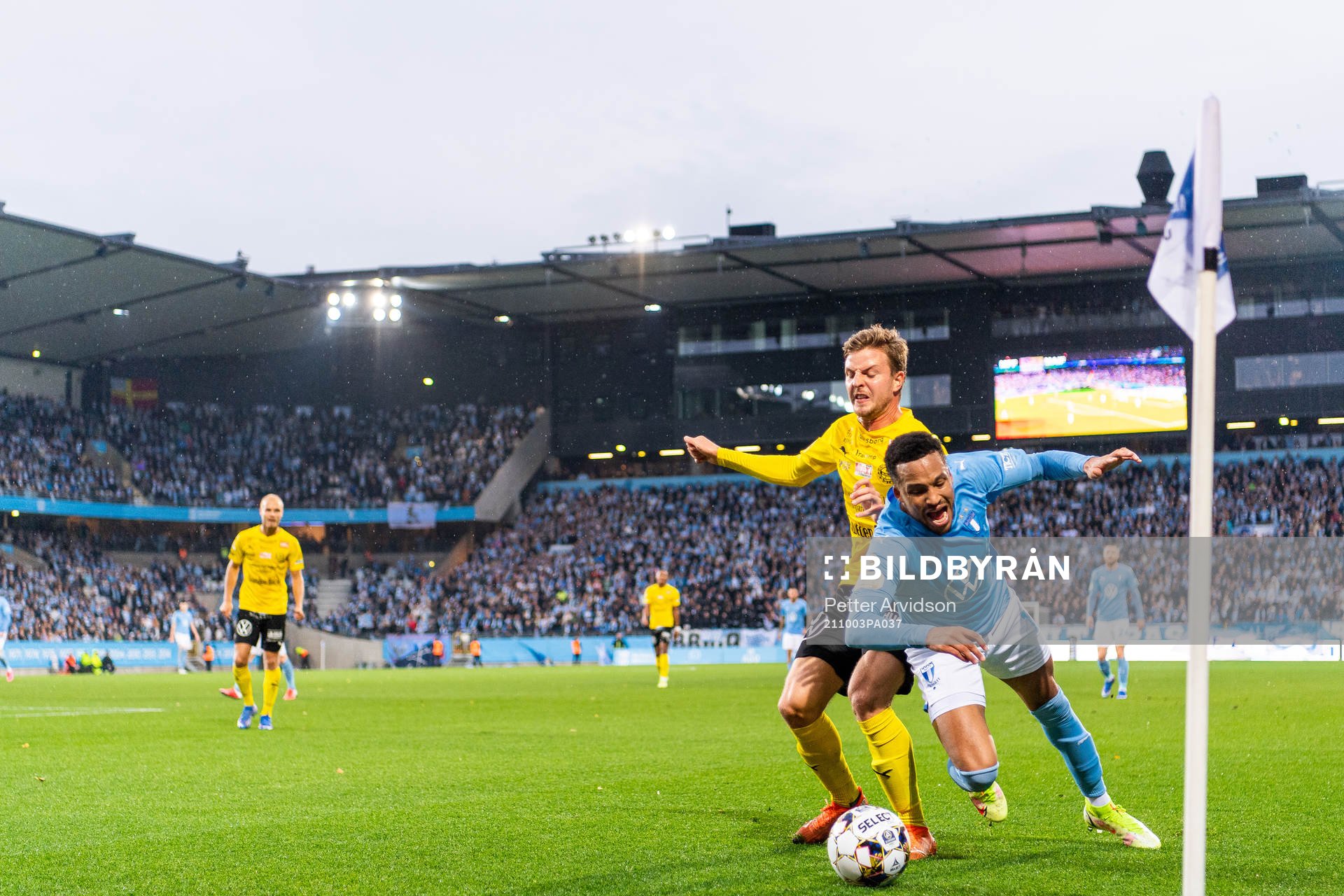 Mjällbys Joel Nilsson och Malmö FFs Martin Olsson