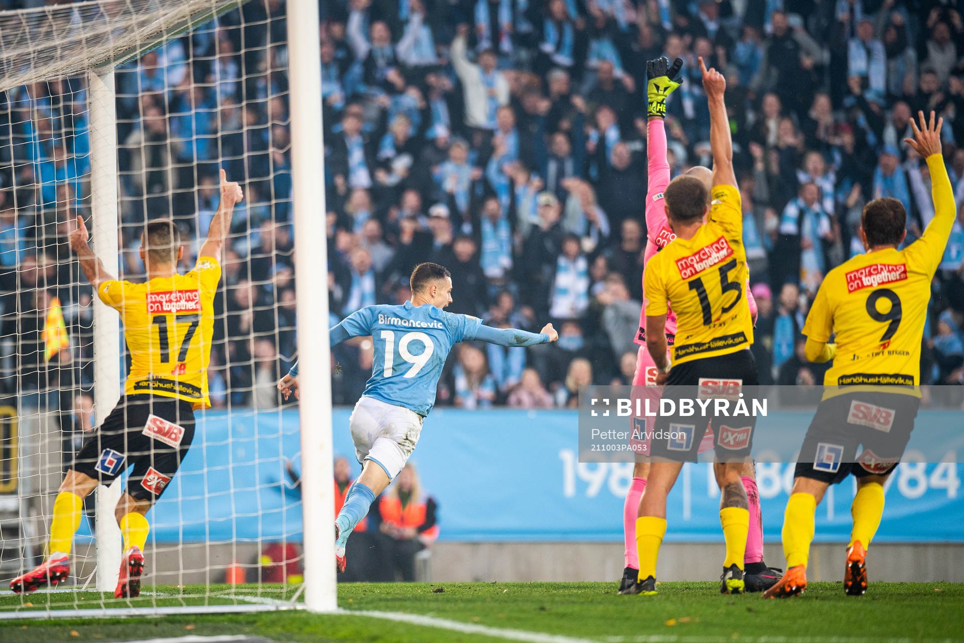 Malmö FFs Veljko Birmancevic jublar för ett mål som