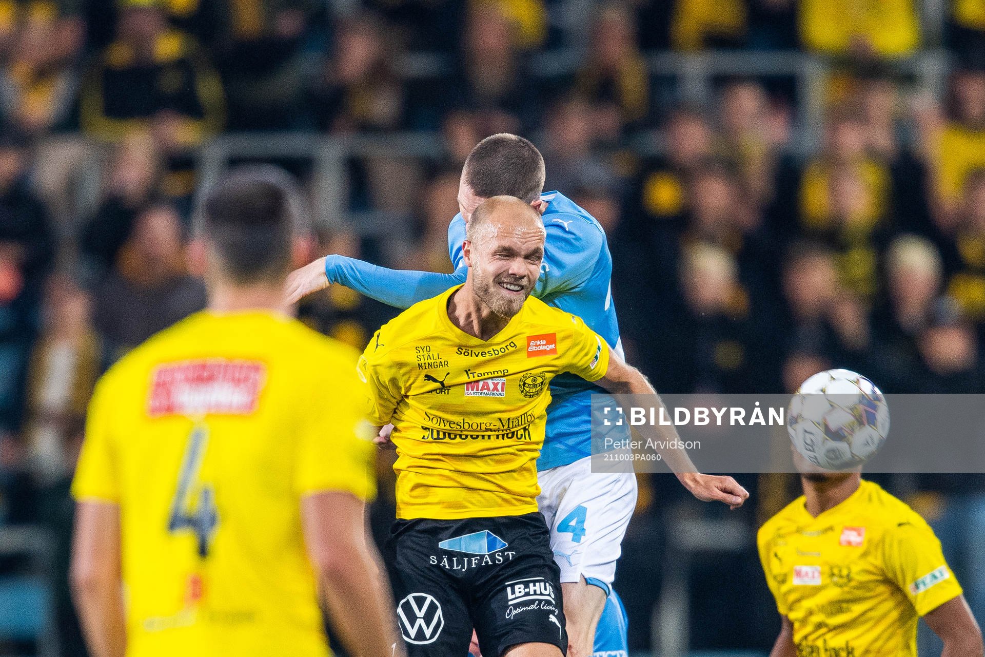 Mjällbys Viktor Gustafson och Malmö FFs Lasse Nielsen