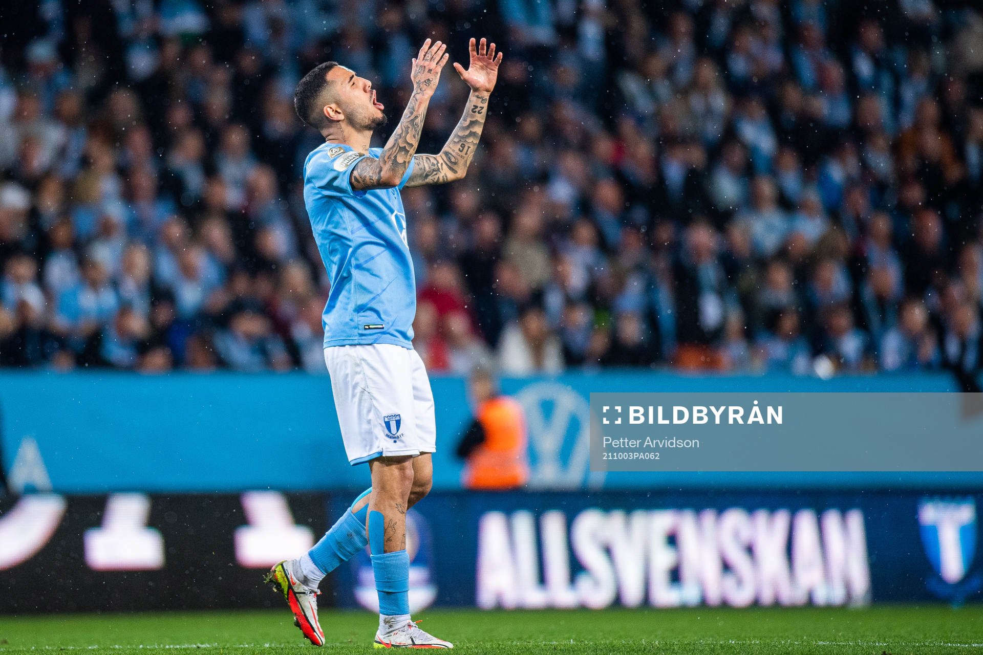 Malmö FFs Sergio Pena deppar
