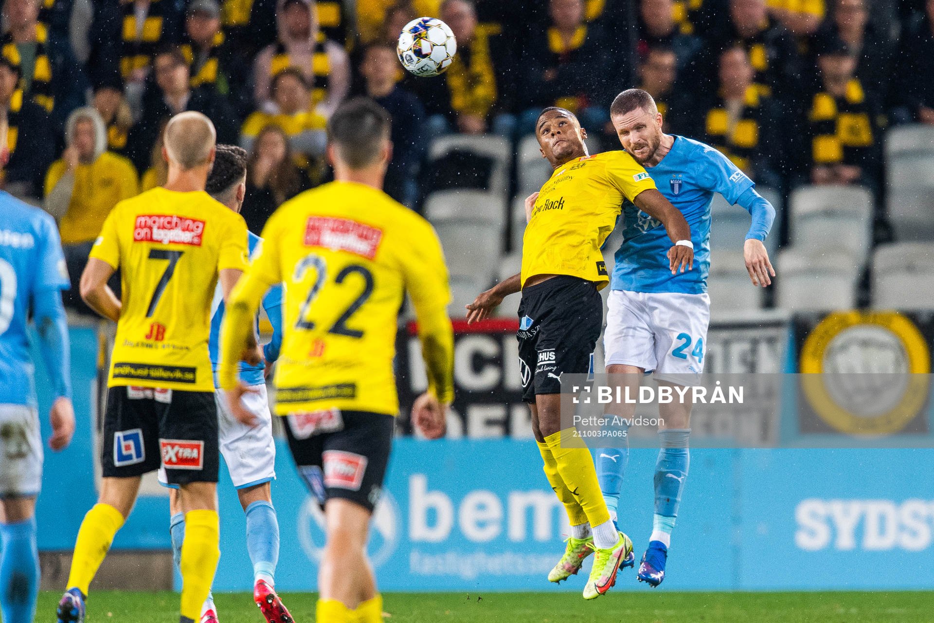 Mjällbys Amin Sarr och Malmö FFs Lasse Nielsen