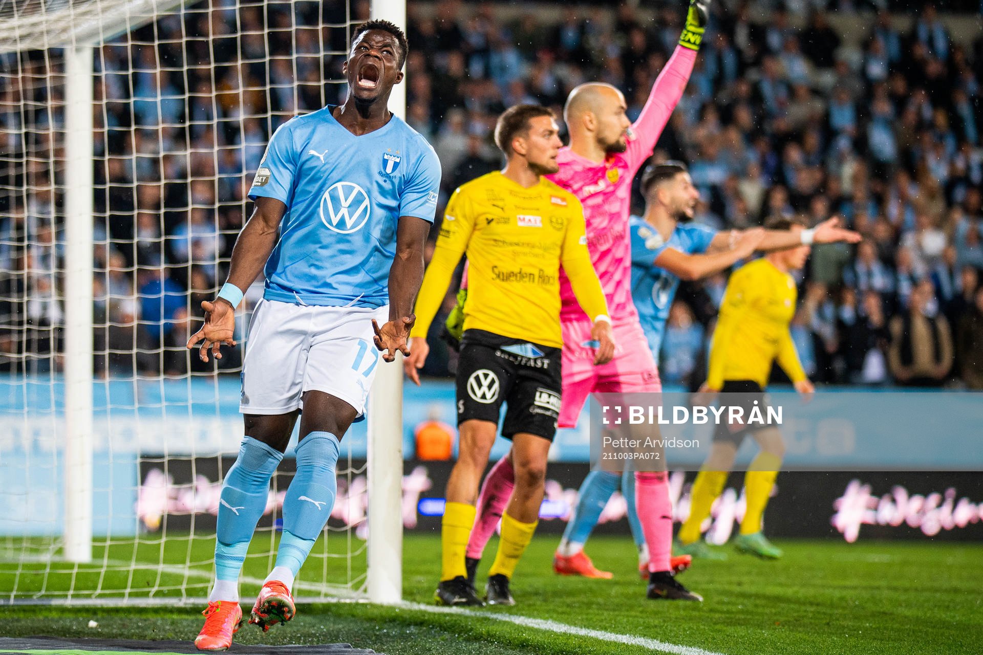 Malmö FFs Malik Abubakari deppar