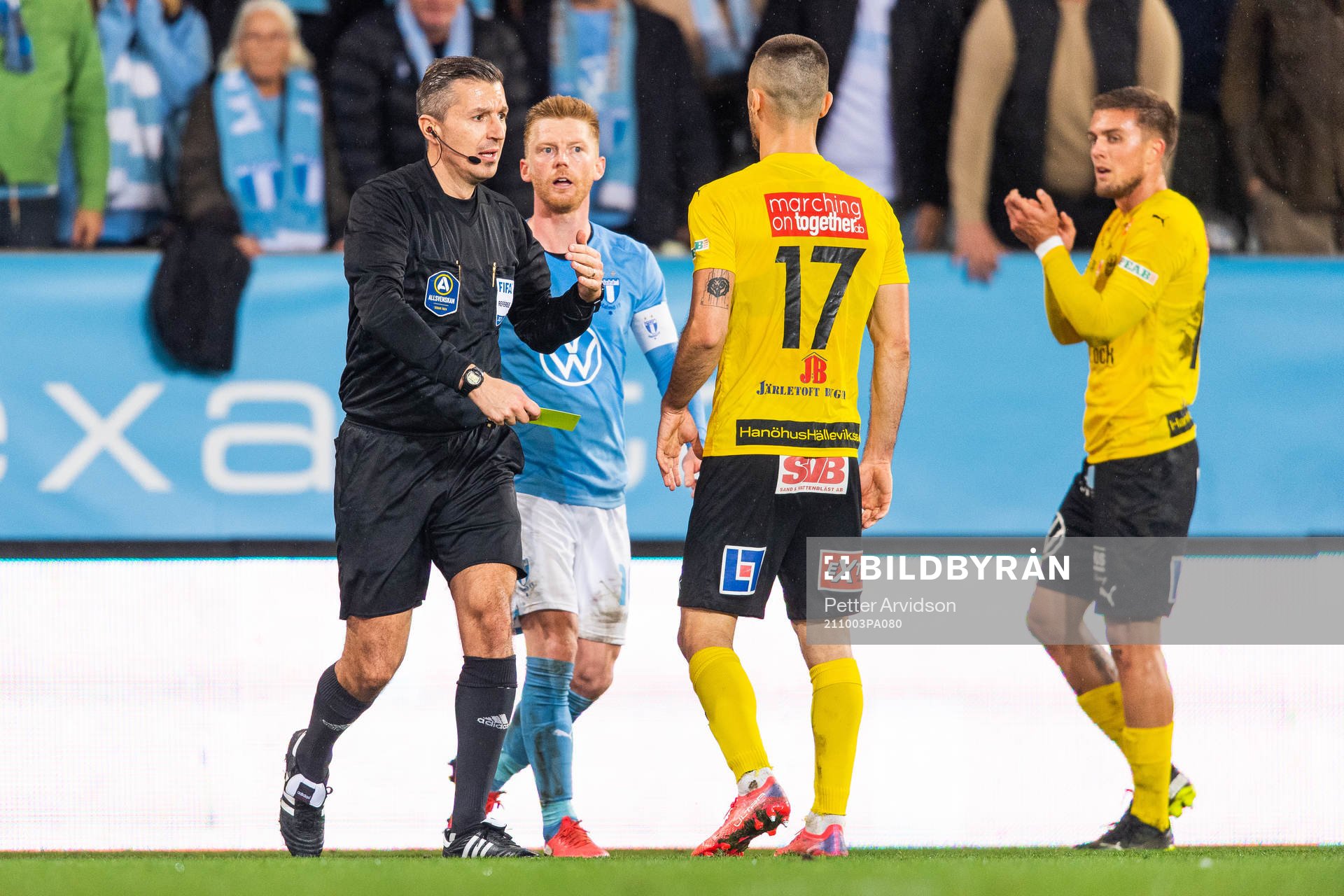 Malmö FFs Anders Christiansen och domare Bojan Pandzic