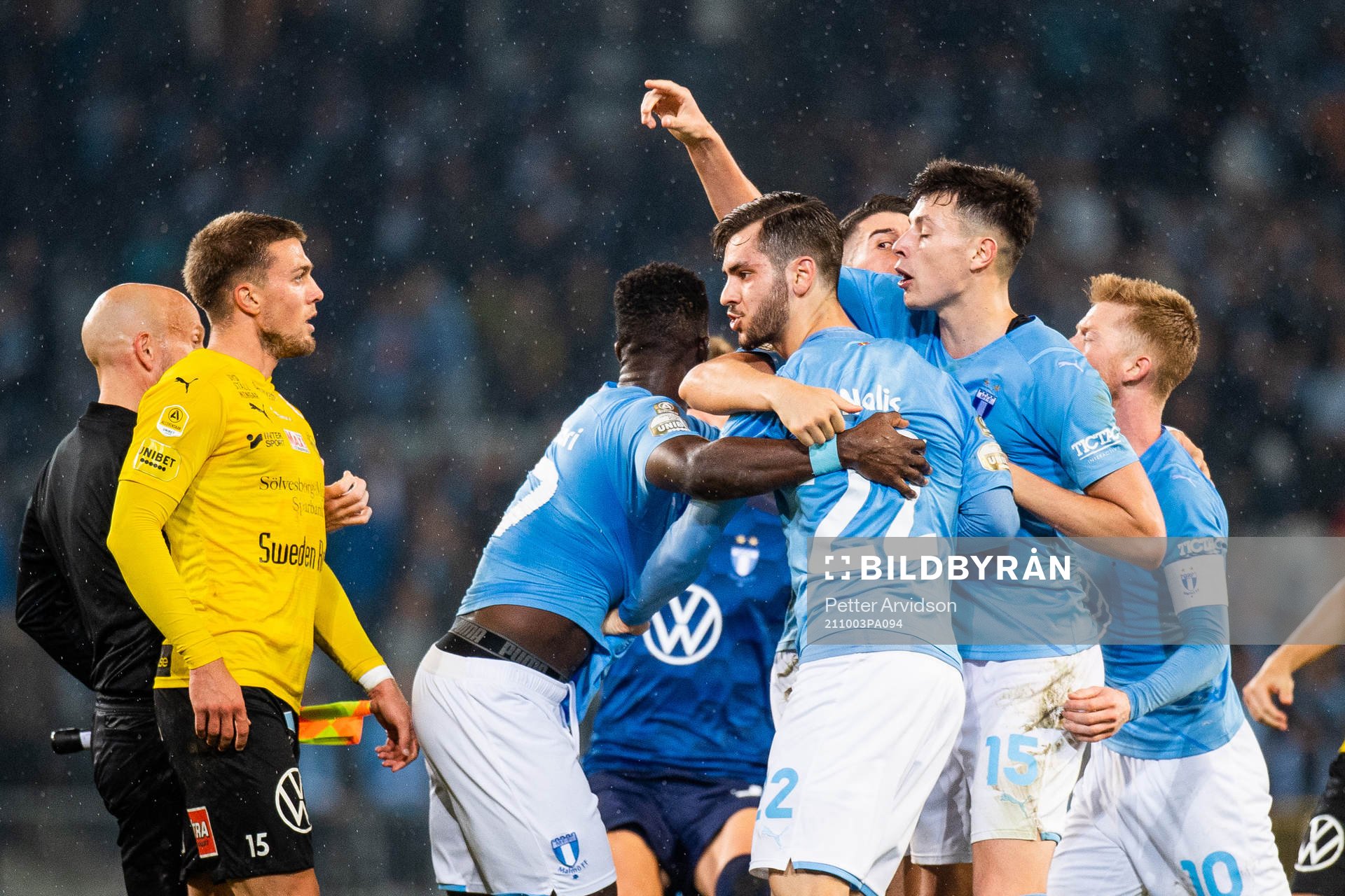 Malmö FFs Adi Nalic och Anel Ahmedhodzic reagerar