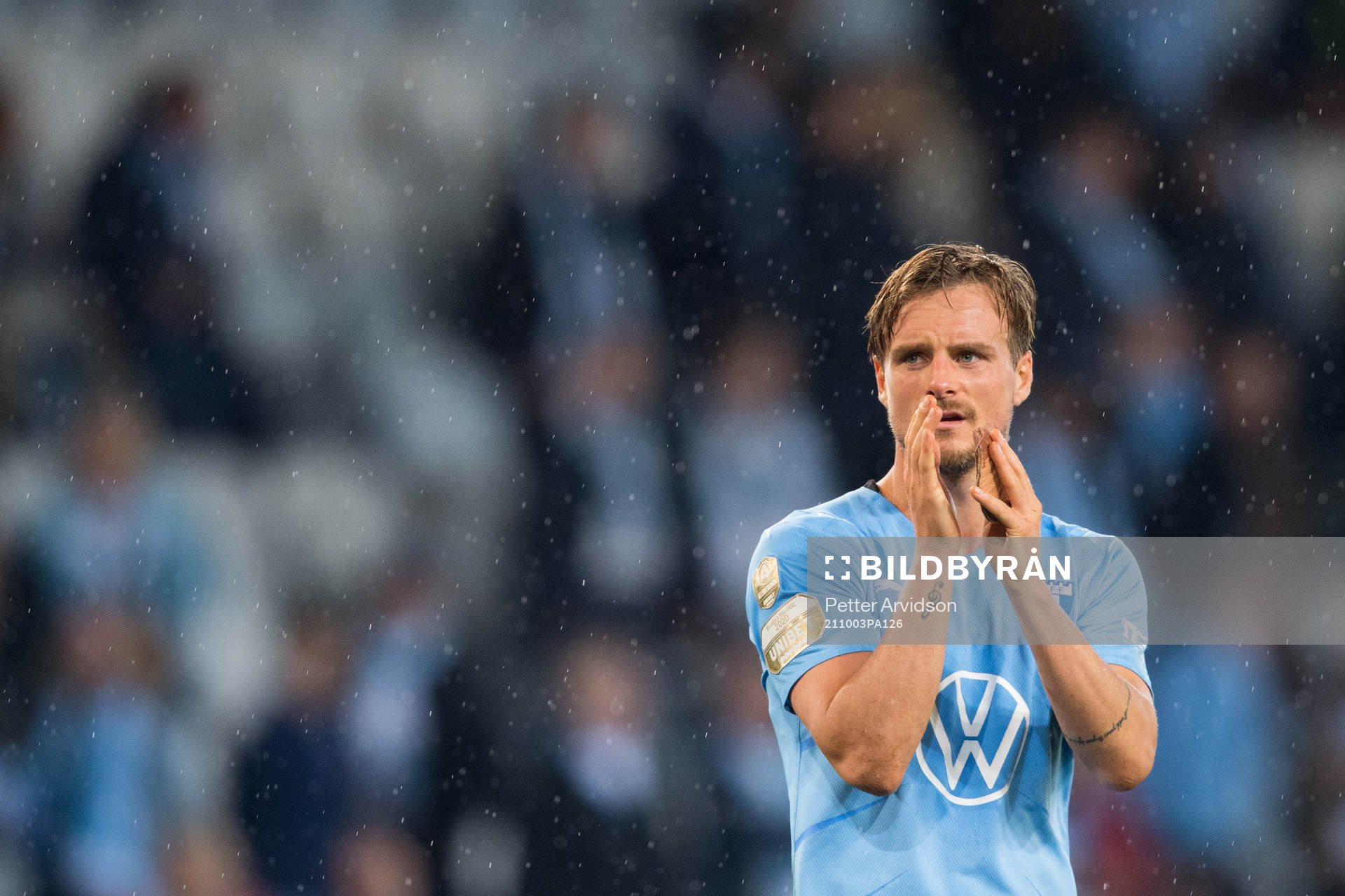 Malmö FFs Eric Larsson deppar