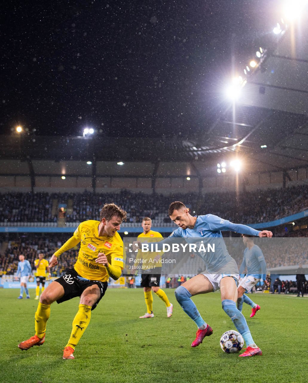 Mjällbys Joel Nilsson och Malmö FFs Veljko Birmancevic